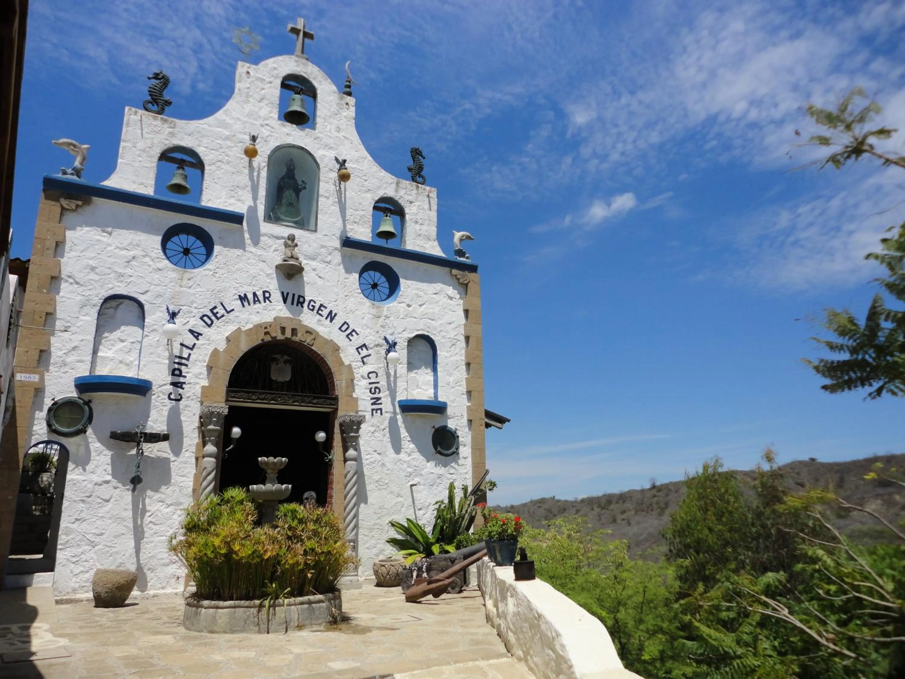 Facade/entrance in Hosteria Farallon Dillon