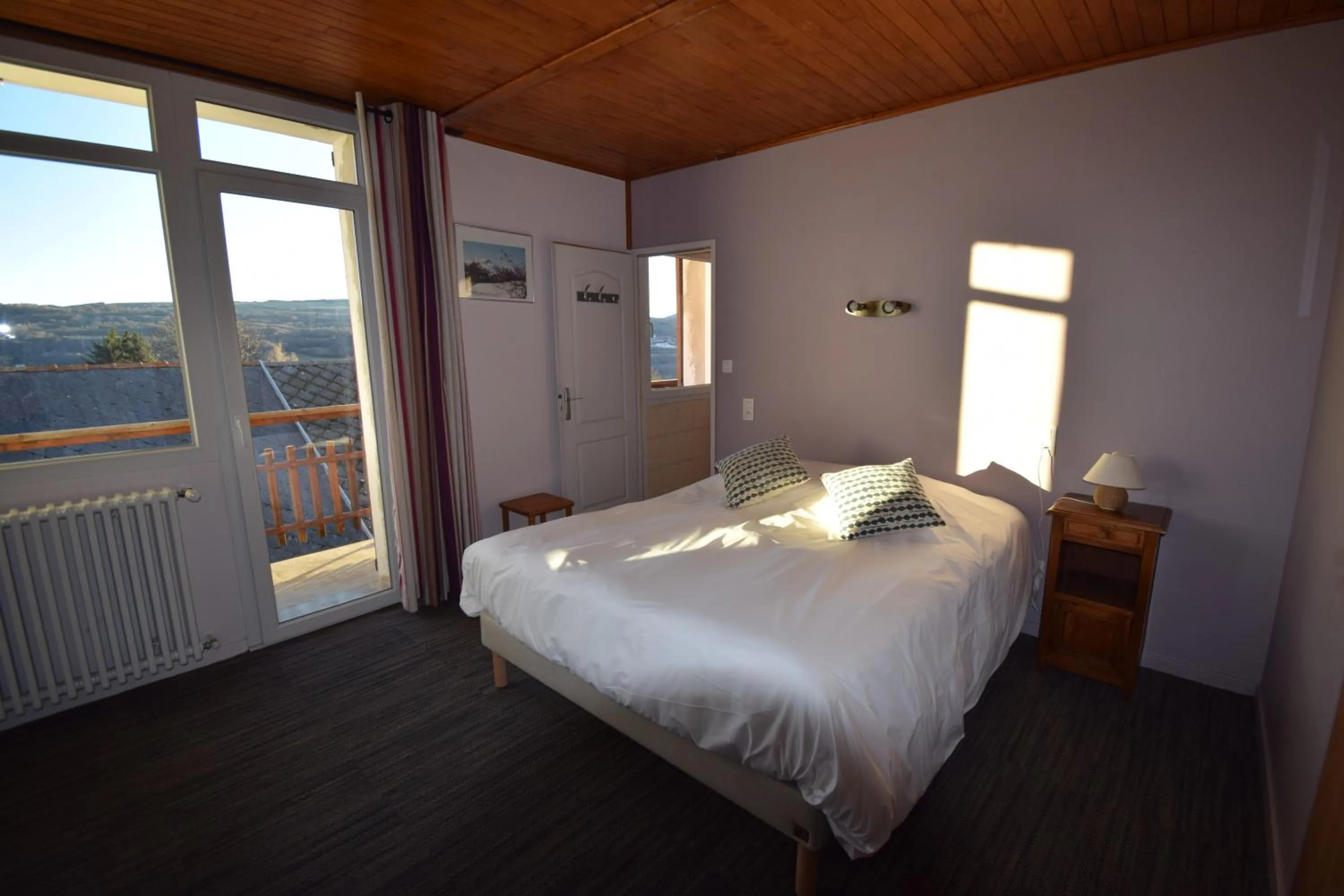 Bed in Hotel Les Chenets