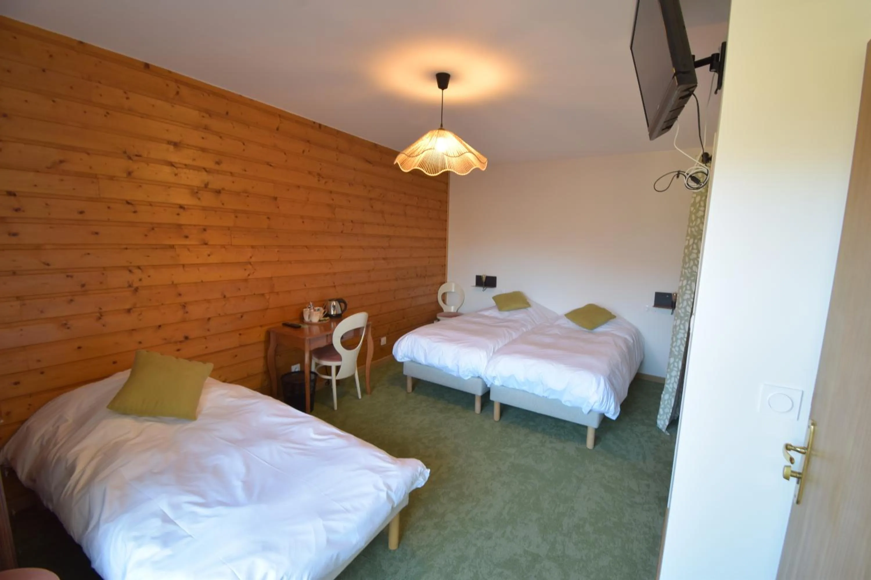 Bed in Hotel Les Chenets