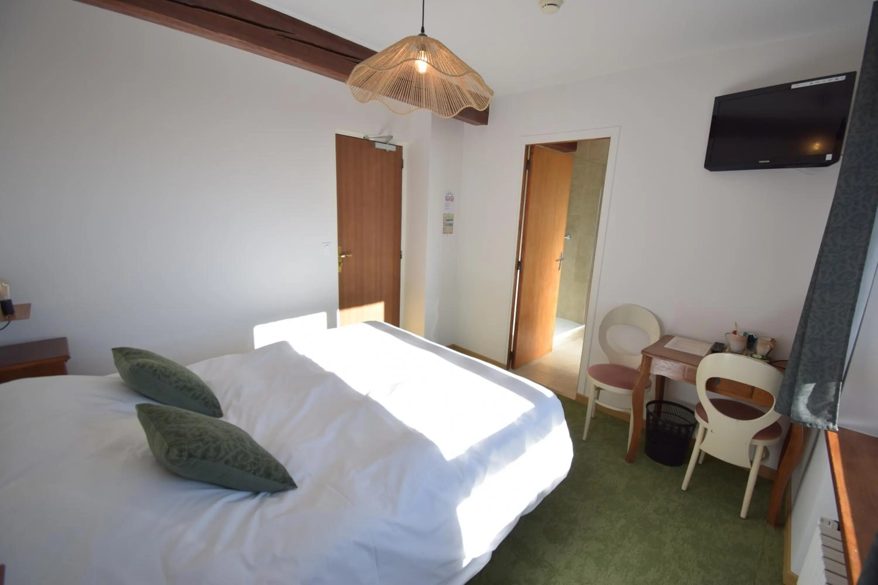 Bed in Hotel Les Chenets