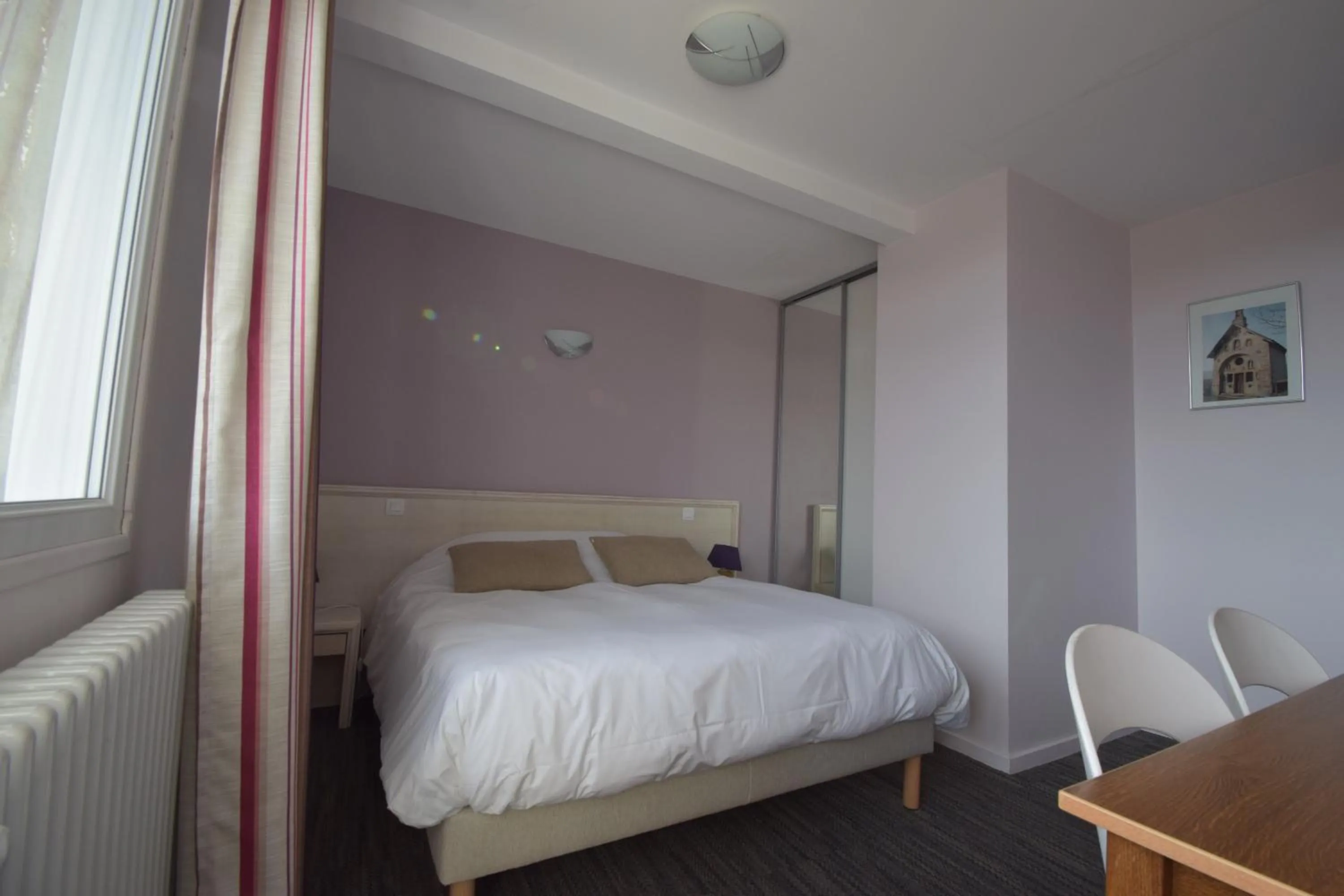 Bed in Hotel Les Chenets