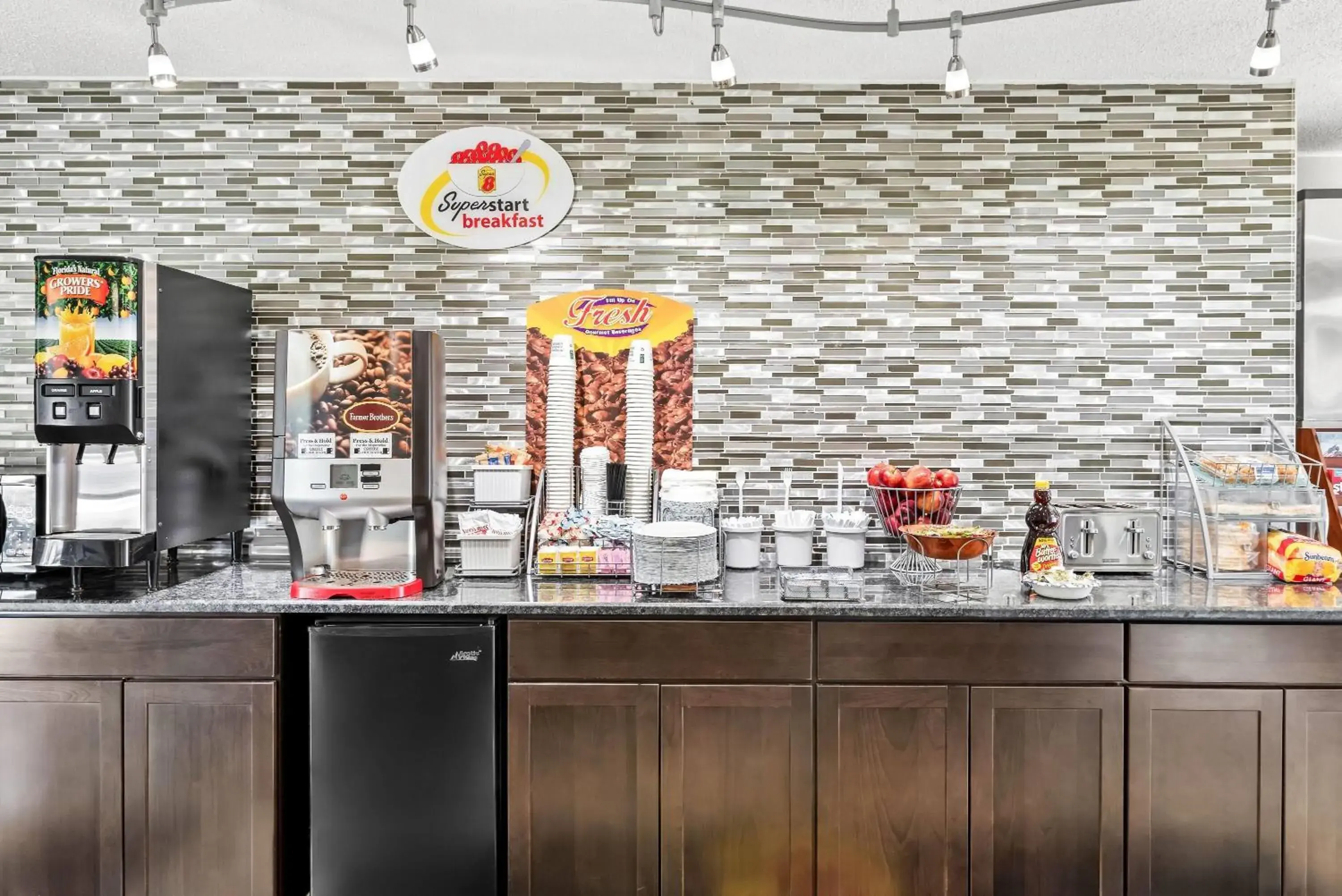 Property building in Super 8 by Wyndham Brownsburg Property building in Super 8 by Wyndham Brownsburg