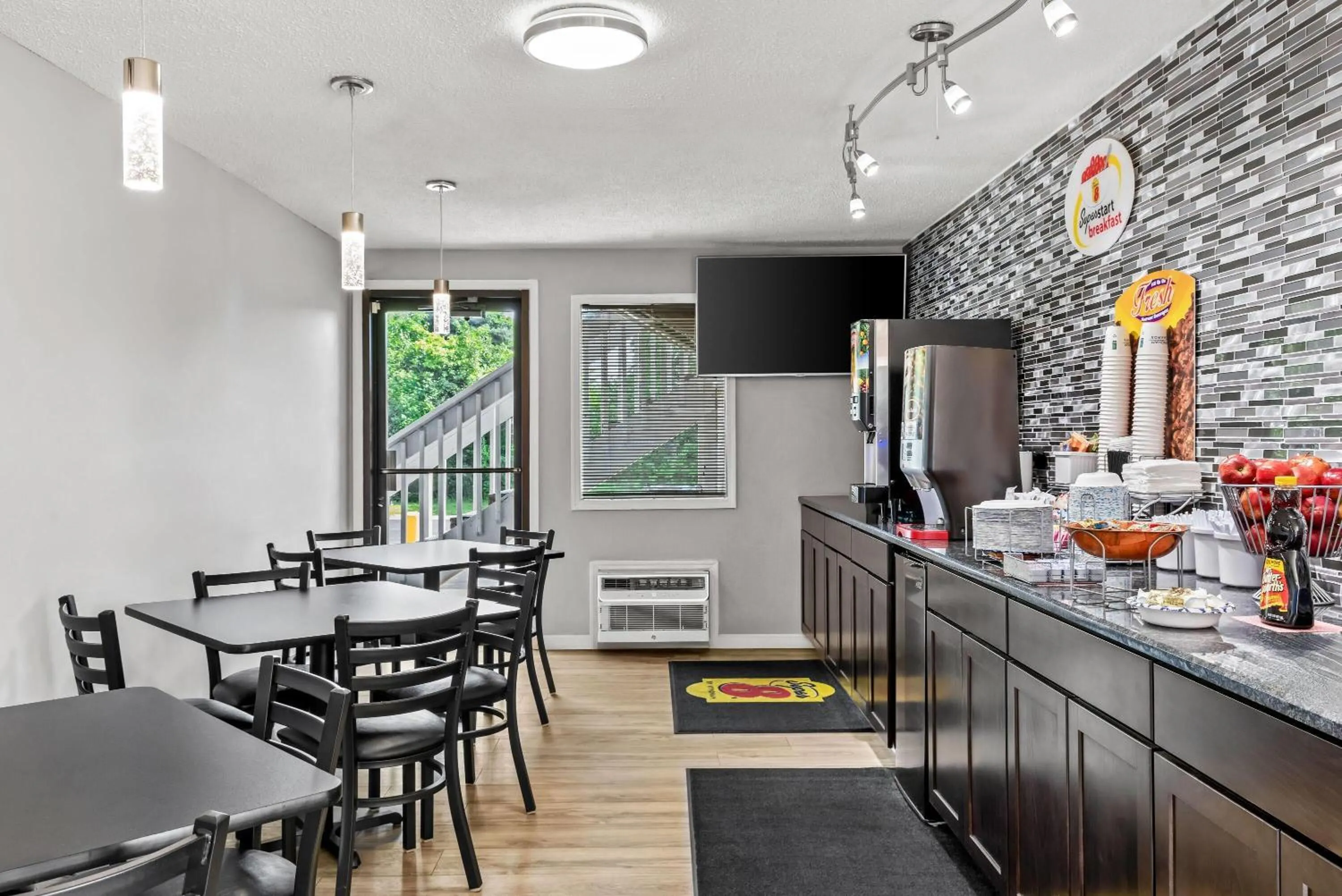 Restaurant/places to eat in Super 8 by Wyndham Brownsburg