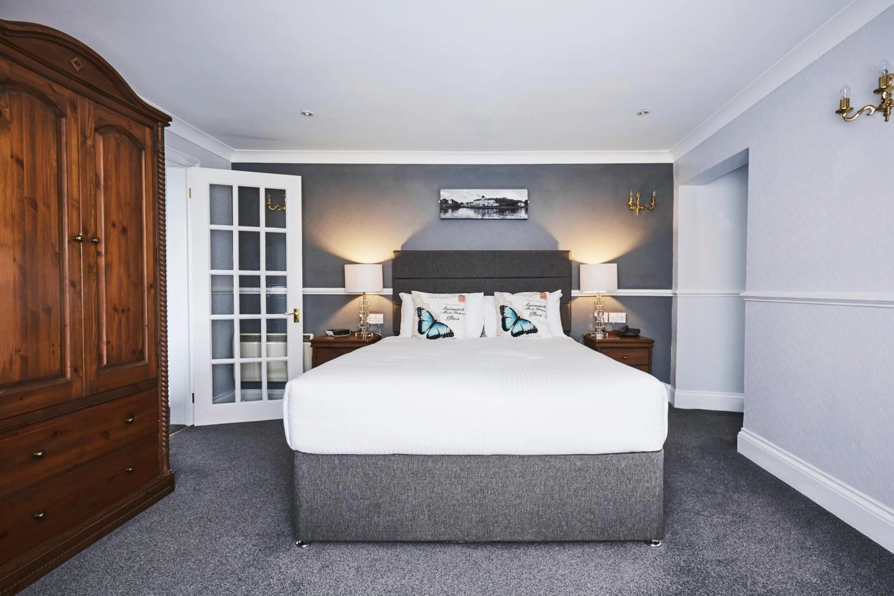 Photo of the whole room, Bed in The Falcon Hotel