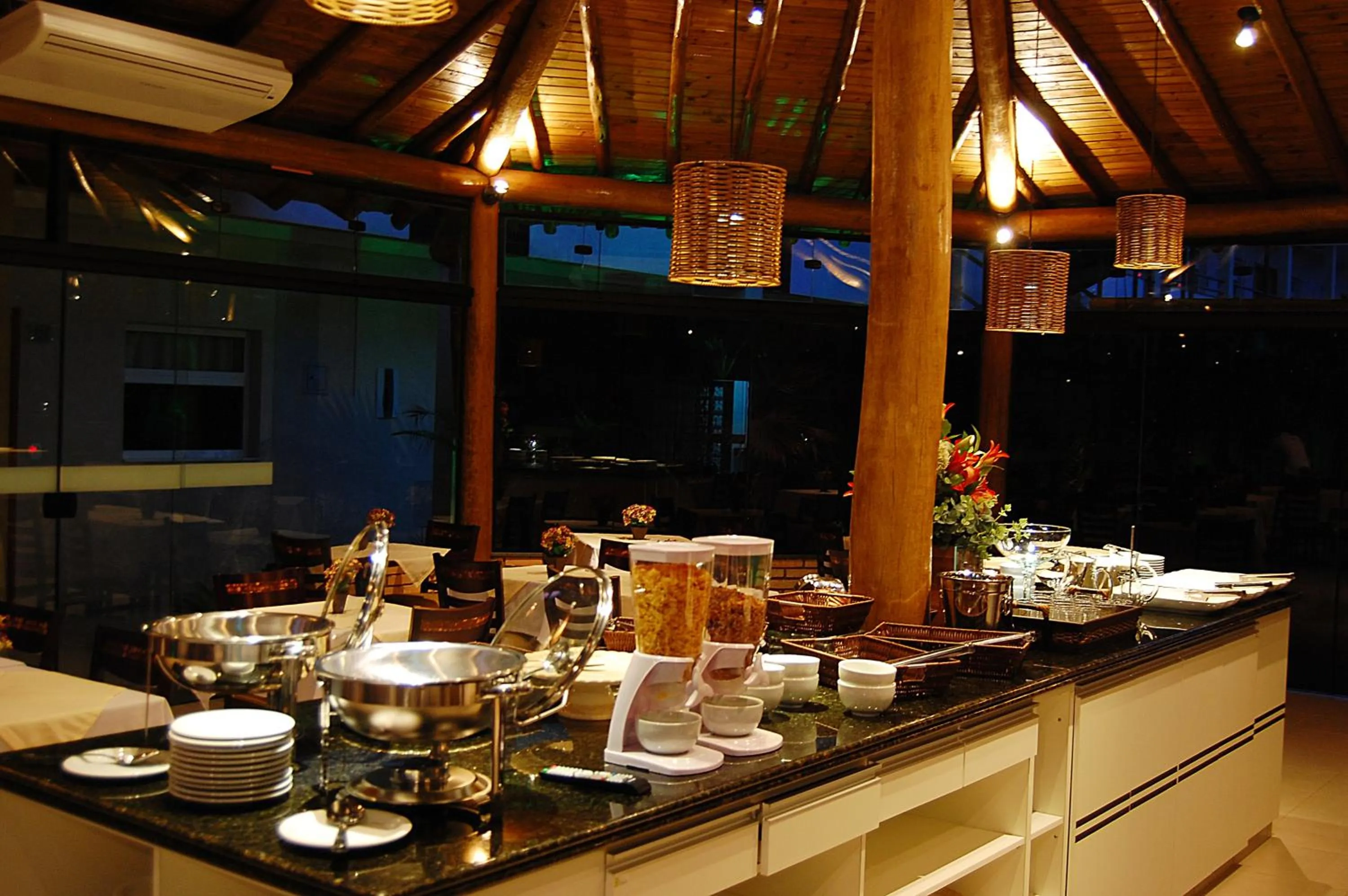 Restaurant/places to eat in Limeira Suítes