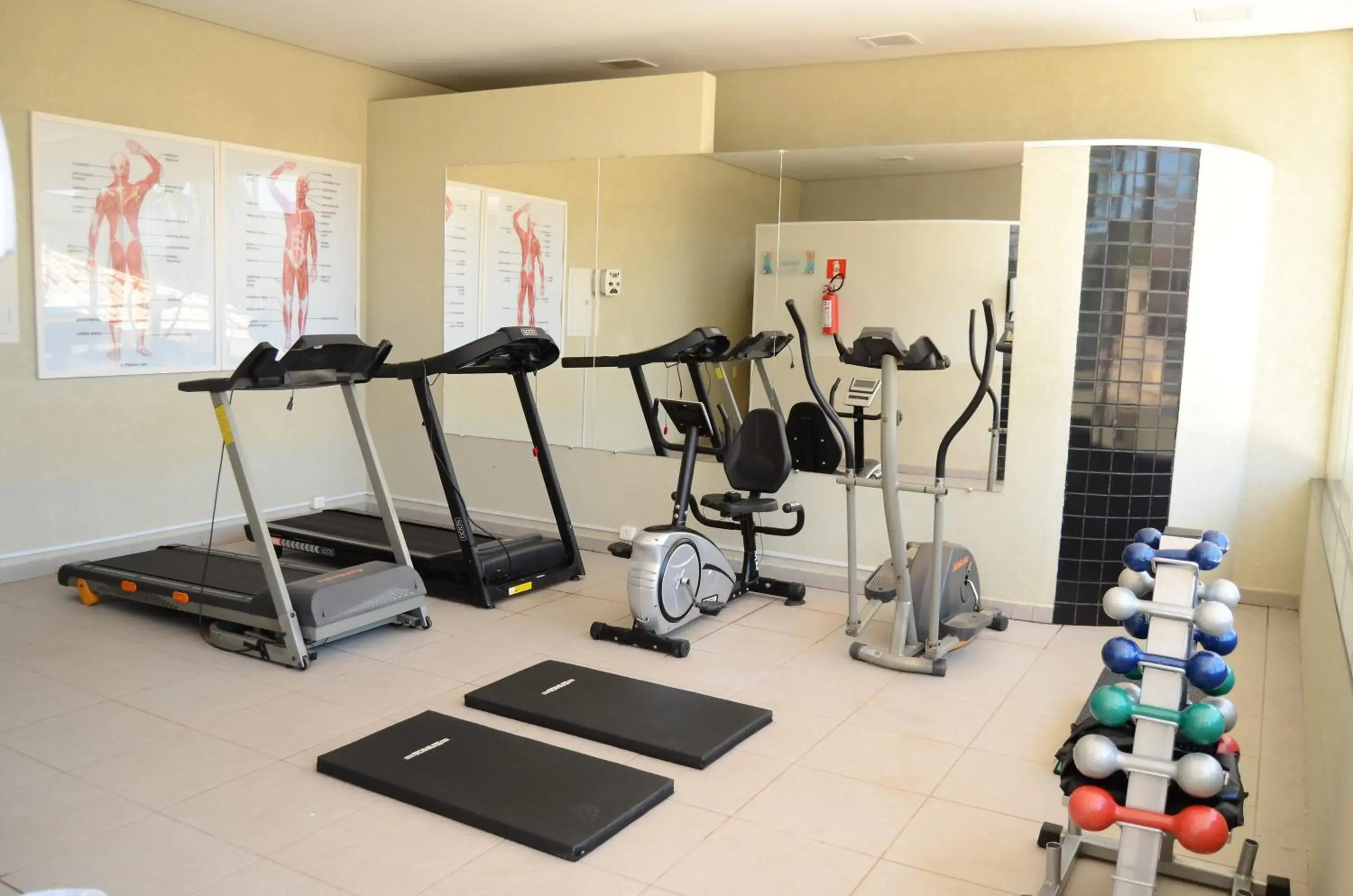 Fitness centre/facilities in Limeira Suítes Fitness centre/facilities in Limeira Suítes