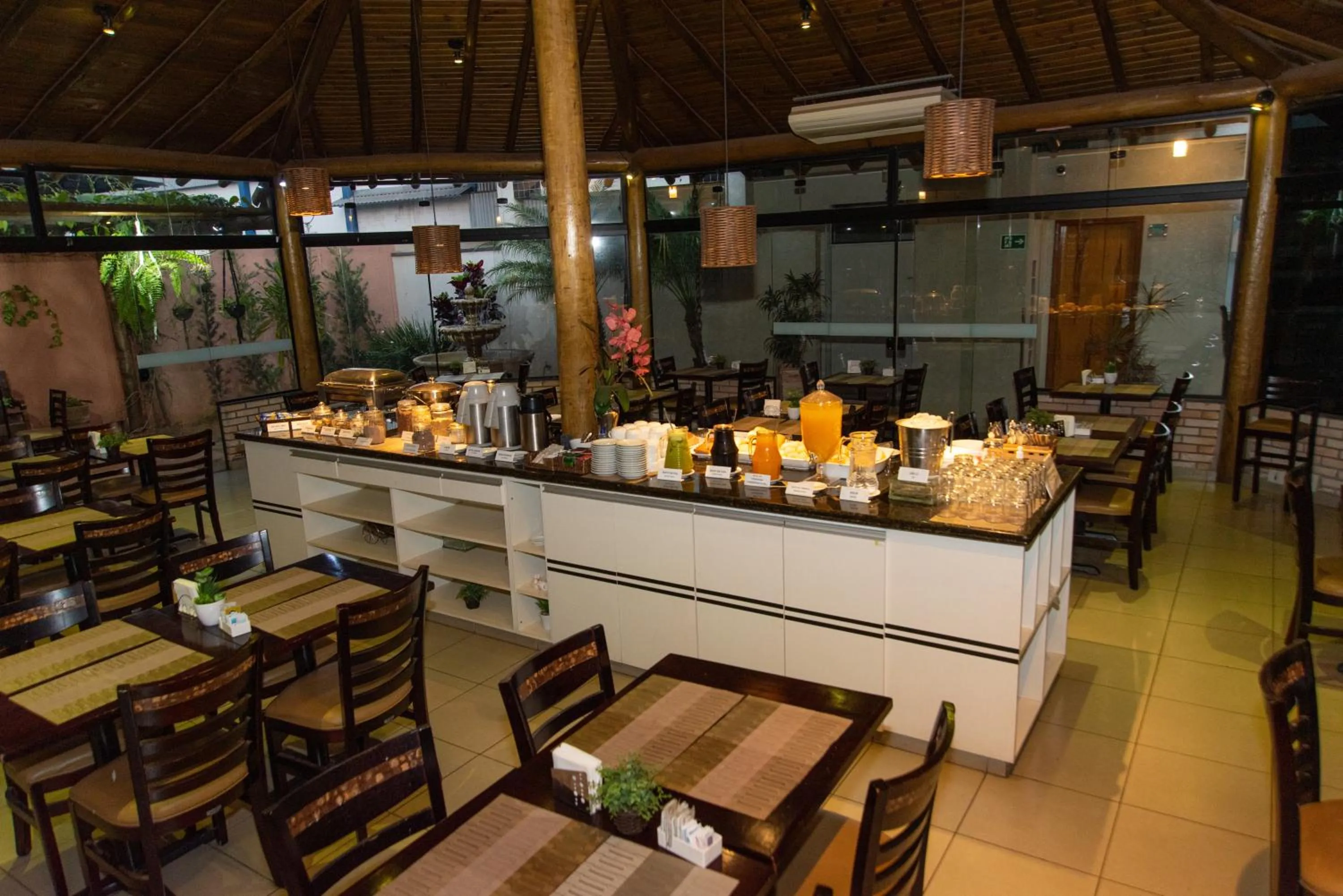 Breakfast in Limeira Suítes