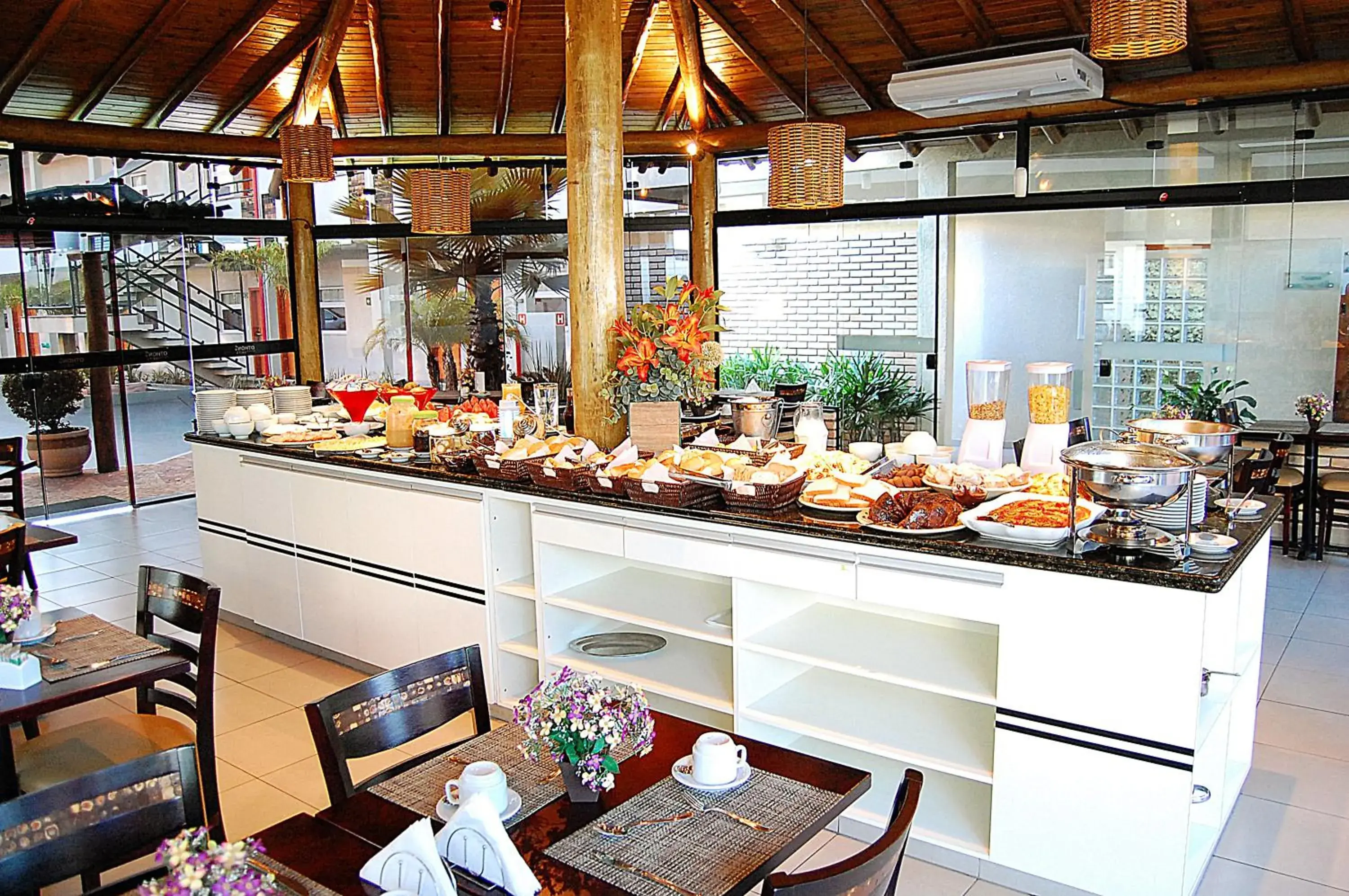 Restaurant/places to eat in Limeira Suítes Restaurant/places to eat in Limeira Suítes