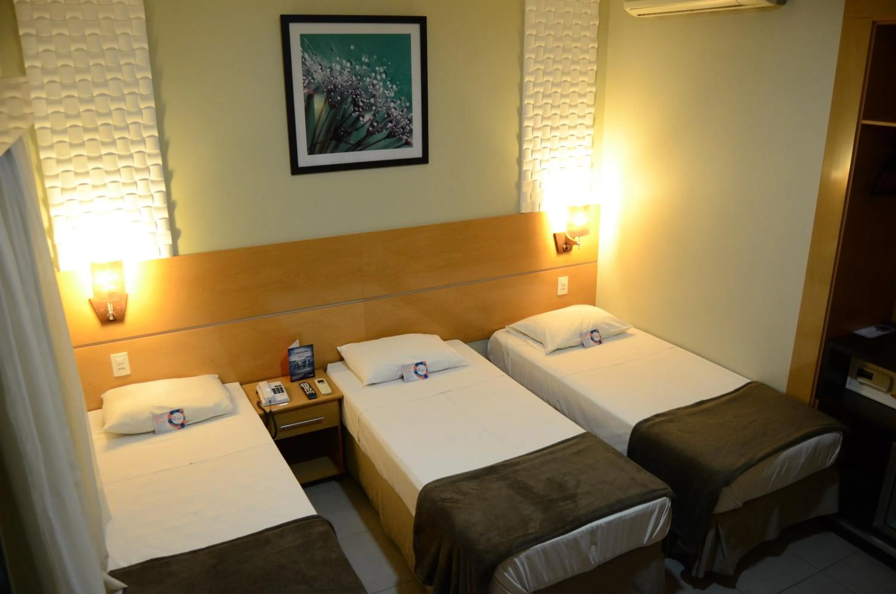 Photo of the whole room, Bed in Limeira Suítes