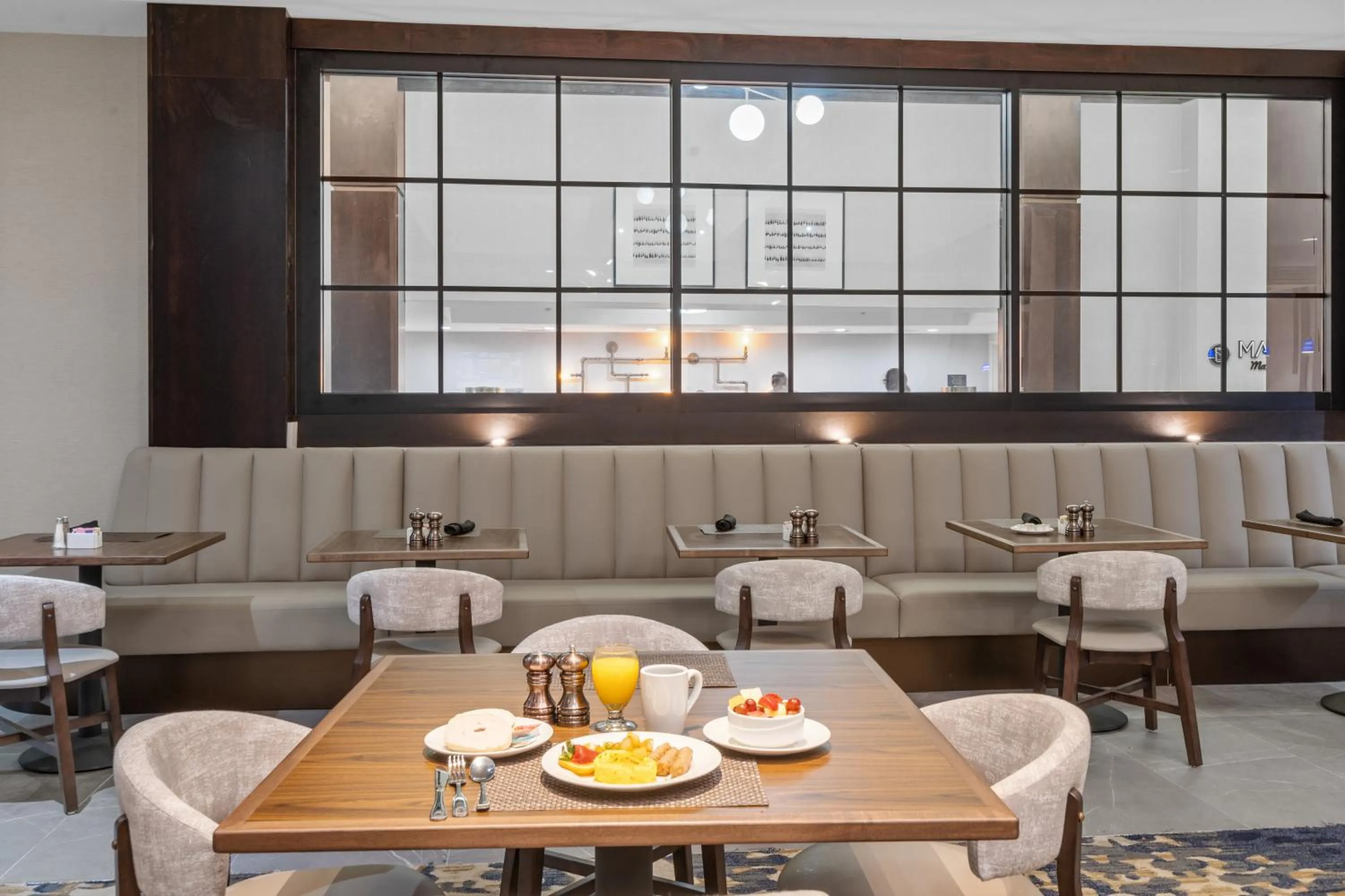 Breakfast in DoubleTree by Hilton South Charlotte Tyvola