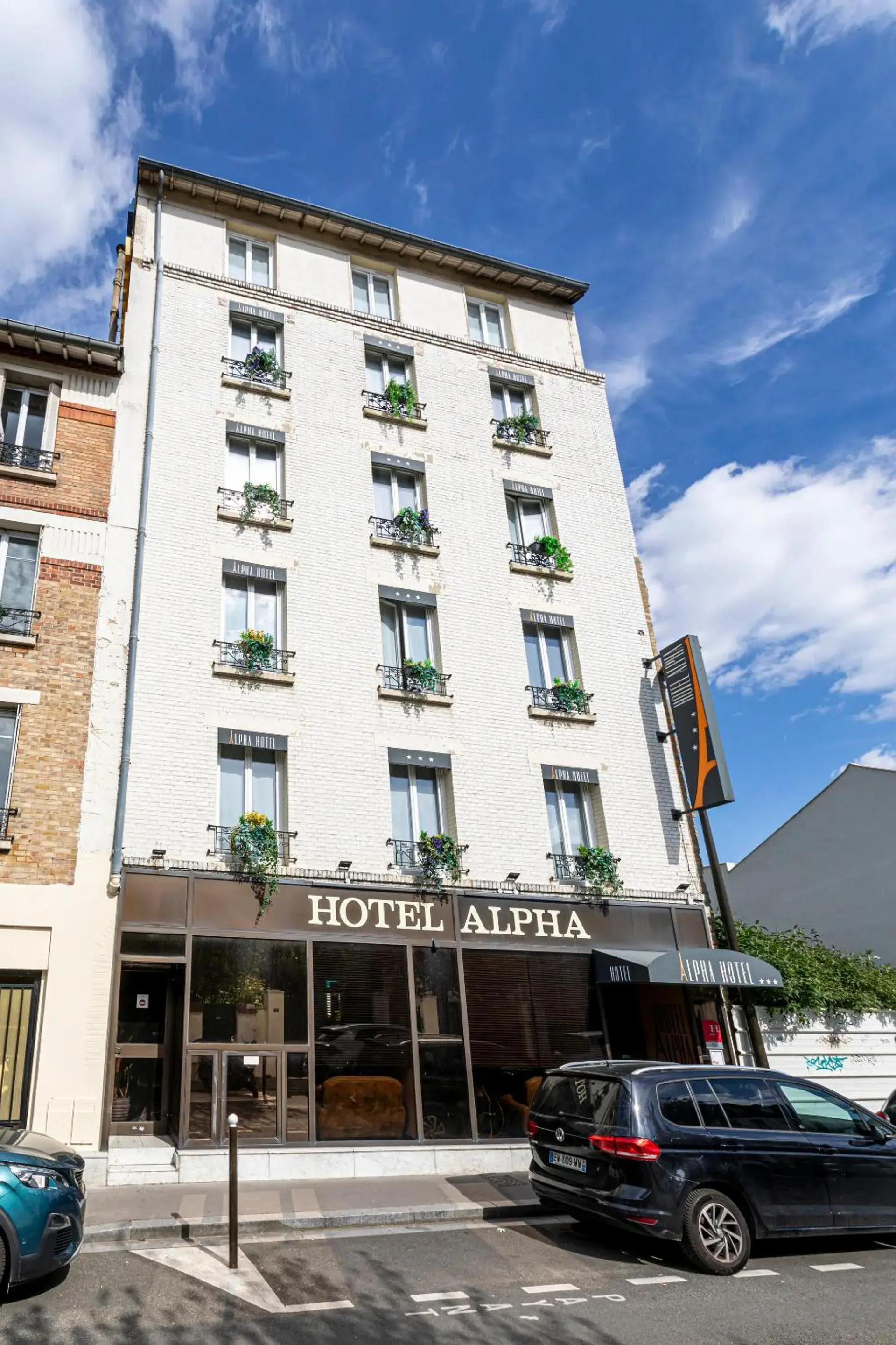 Property building in Hotel Alpha Paris Eiffel by Patrick Hayat Property building in Hotel Alpha Paris Eiffel by Patrick Hayat