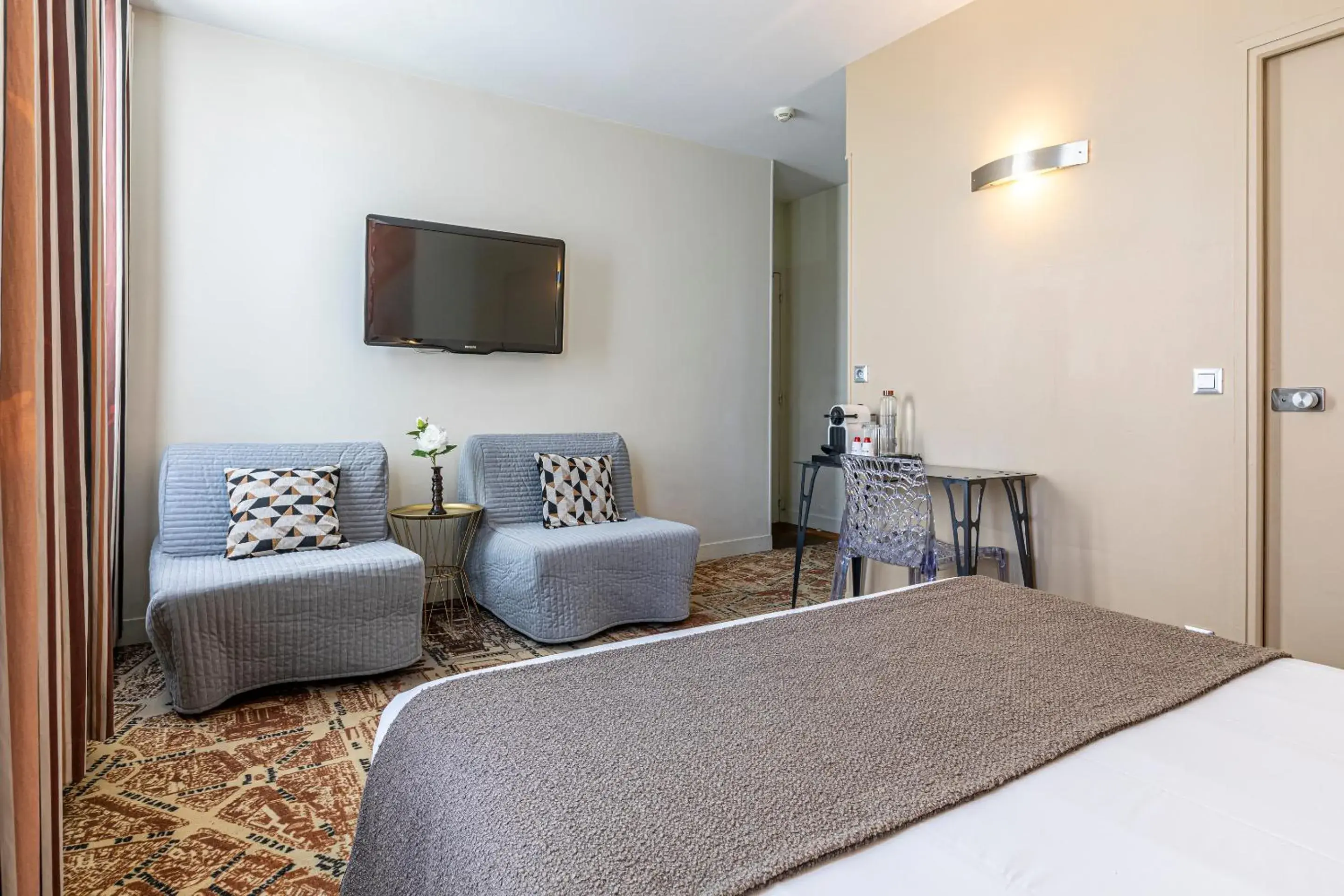 Bed in Hotel Alpha Paris Eiffel by Patrick Hayat Bed in Hotel Alpha Paris Eiffel by Patrick Hayat