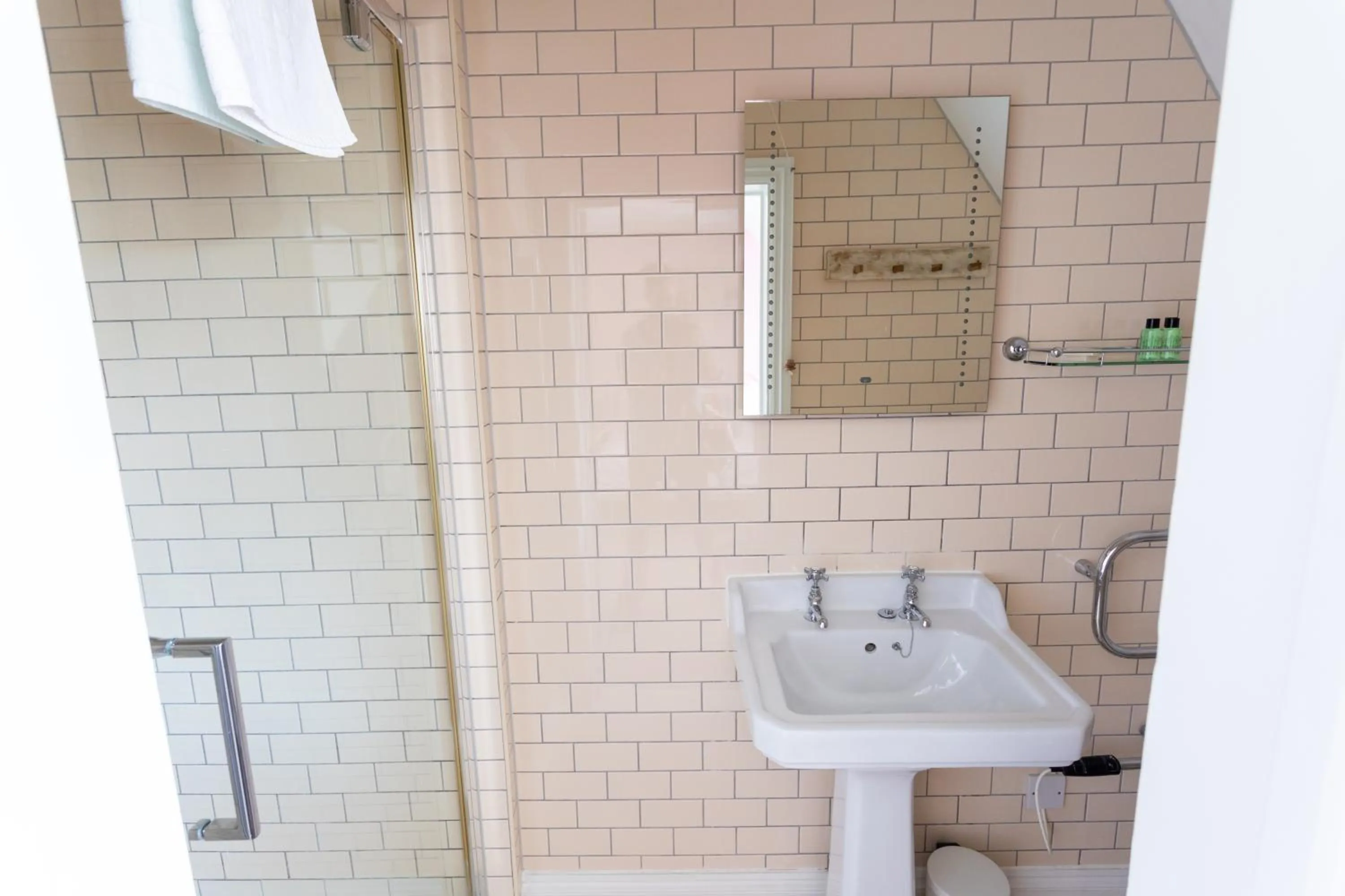 Shower in Lulworth Cove Inn