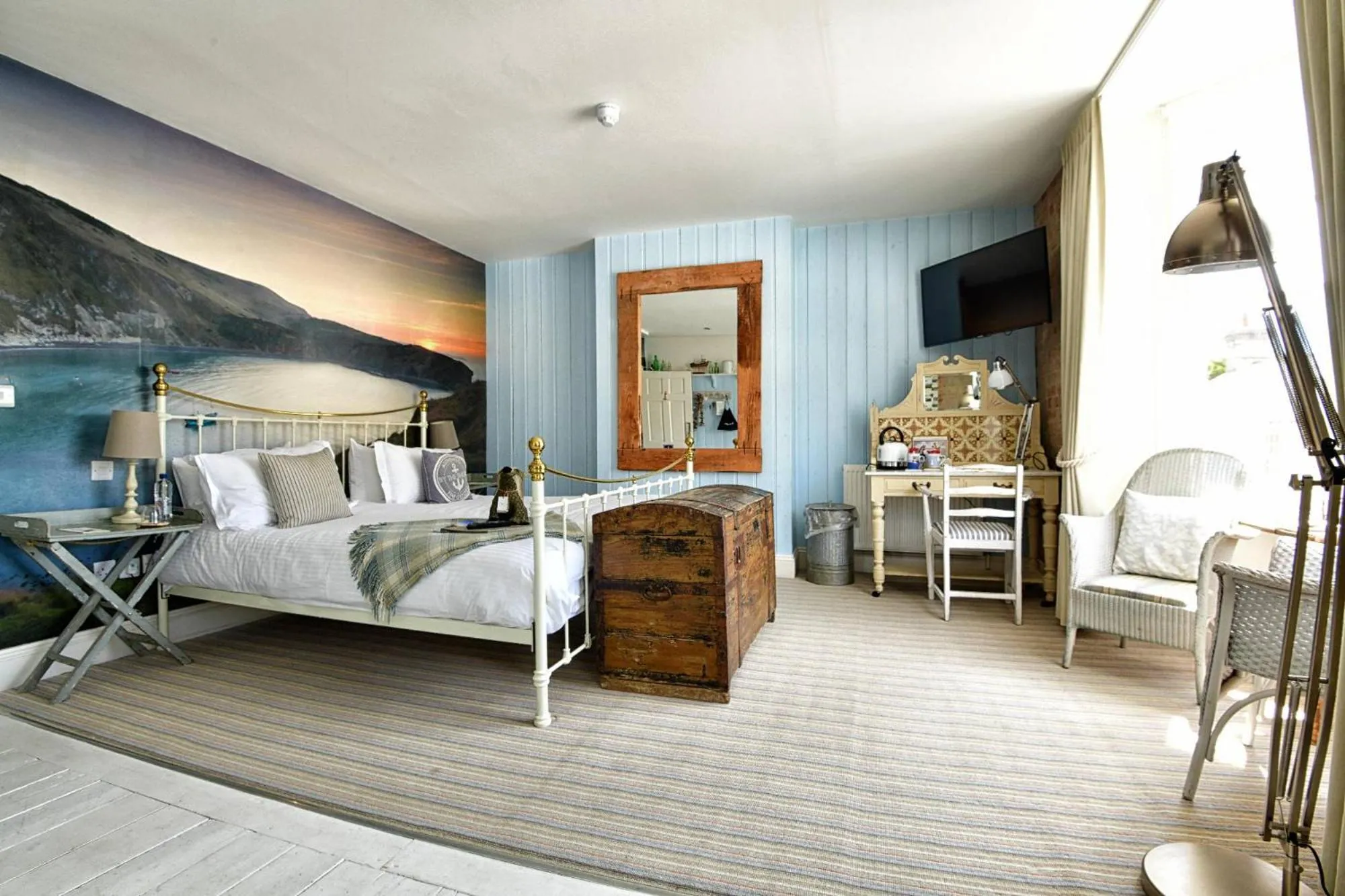 Bedroom, Bed in Lulworth Cove Inn