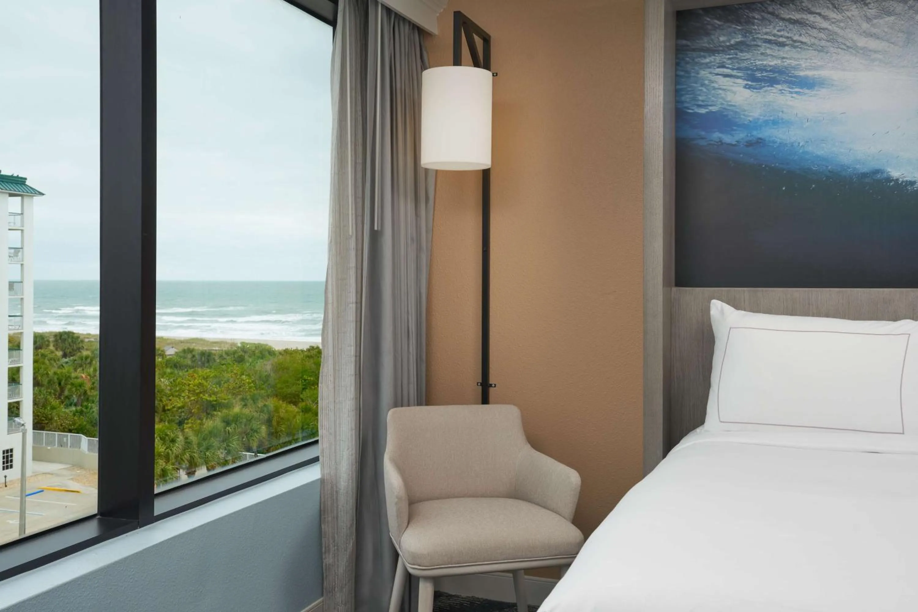 Bed in Hilton Cocoa Beach Oceanfront