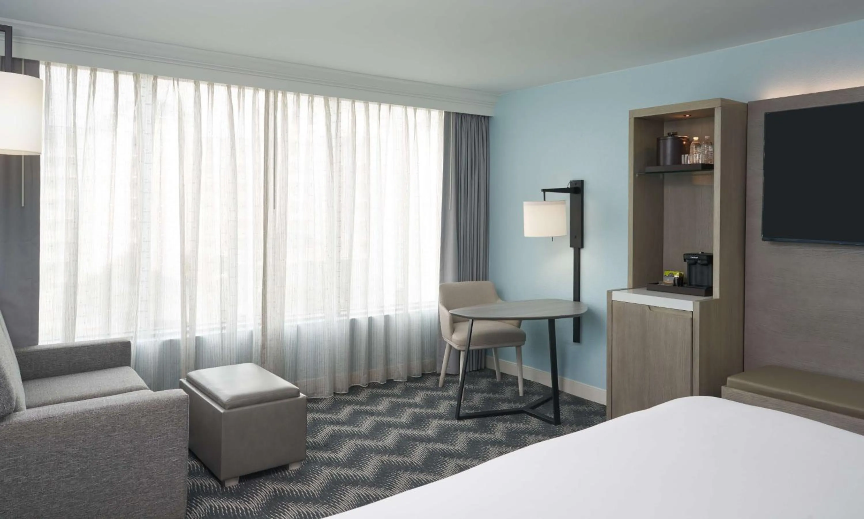 Living room, Bed in Hilton Cocoa Beach Oceanfront