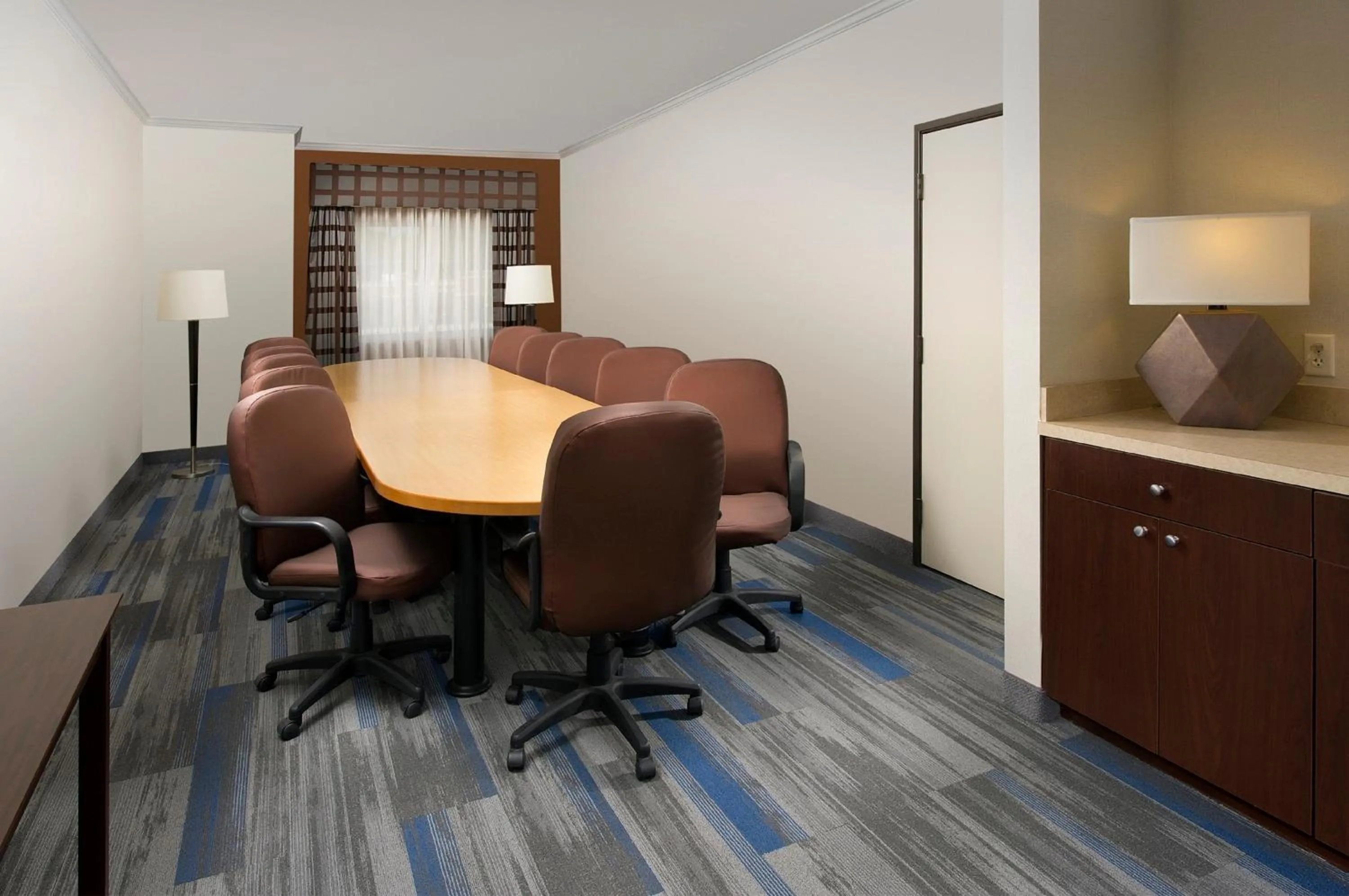 Meeting/conference room in Holiday Inn Express & Suites Charlottesville - Ruckersville by IHG