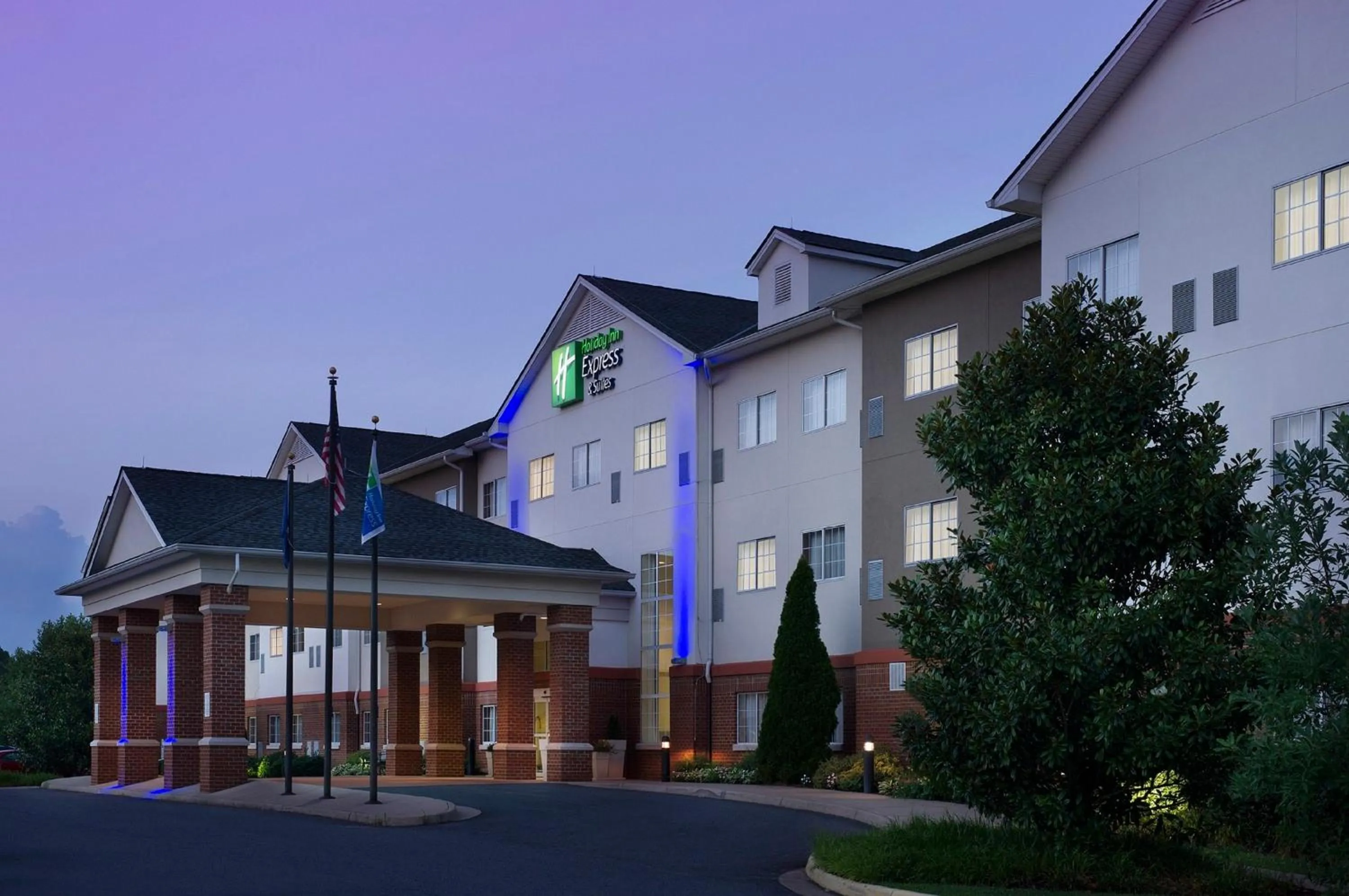 Property building in Holiday Inn Express & Suites Charlottesville - Ruckersville by IHG