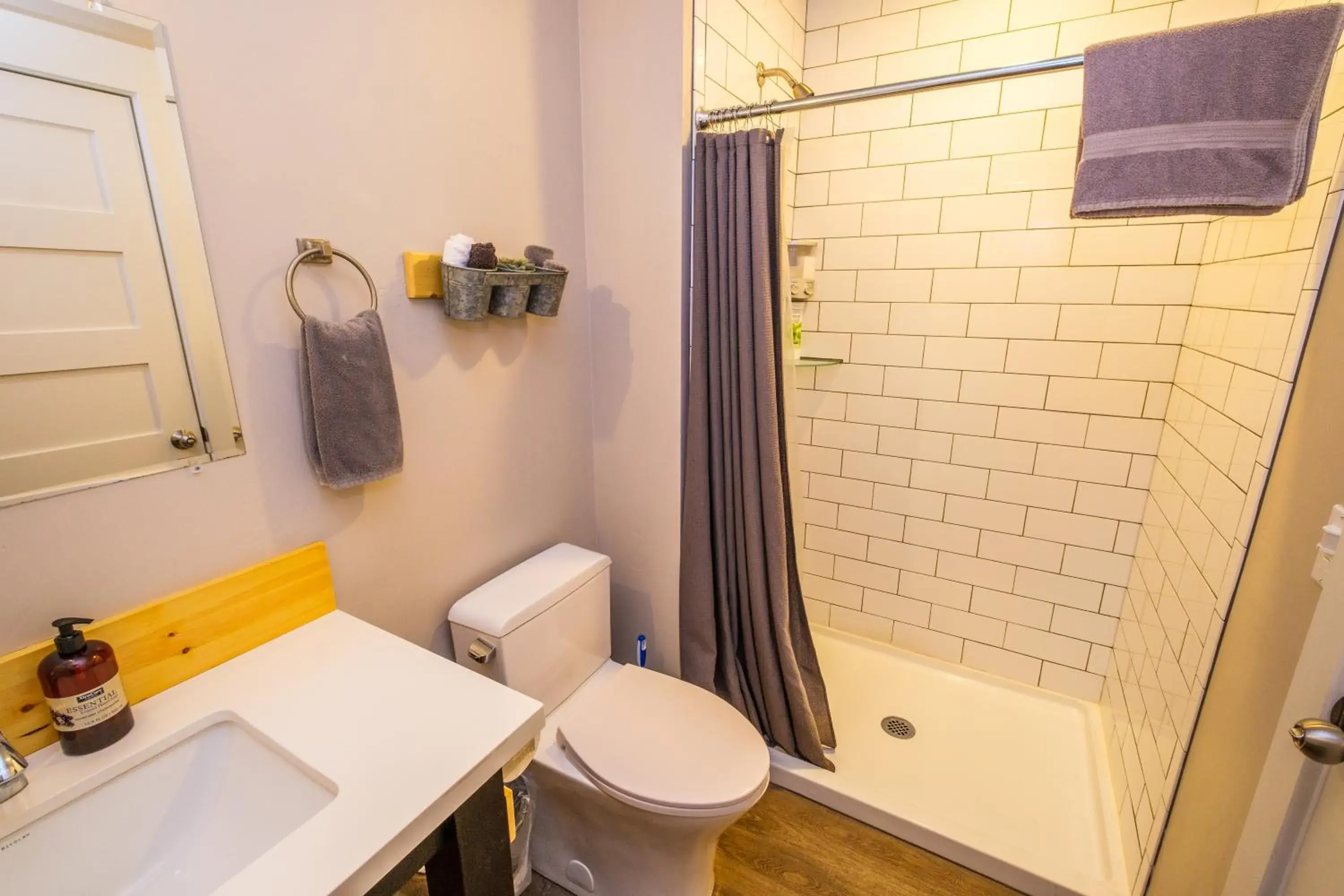 Family Room with Private Bathroom - single occupancy in Eastside Guesthouse and Bivy Family Room with Private Bathroom - single occupancy in Eastside Guesthouse and Bivy