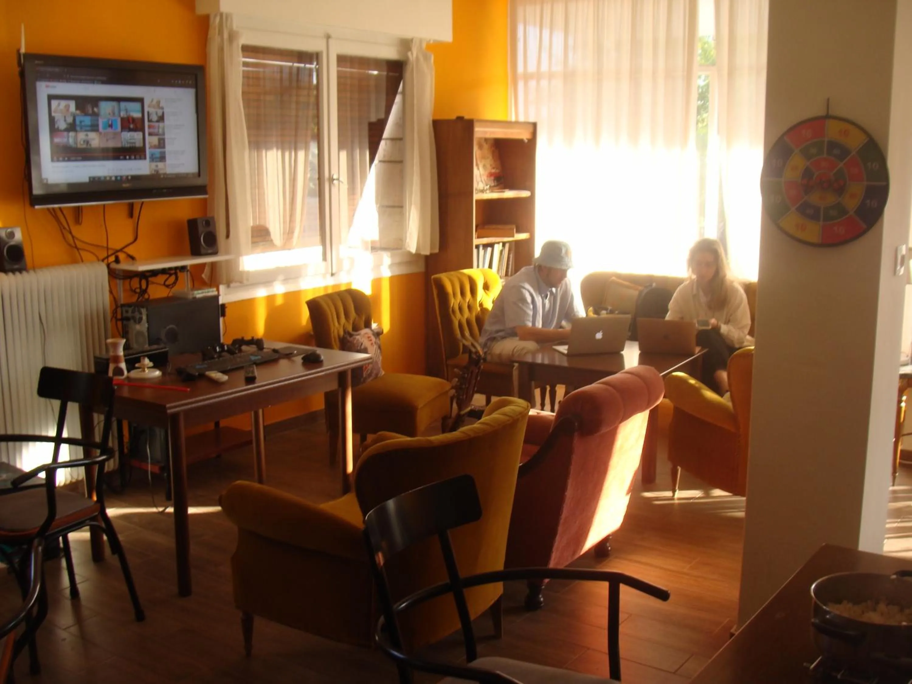 Living room in The Holy Rock - Hostel at meteora