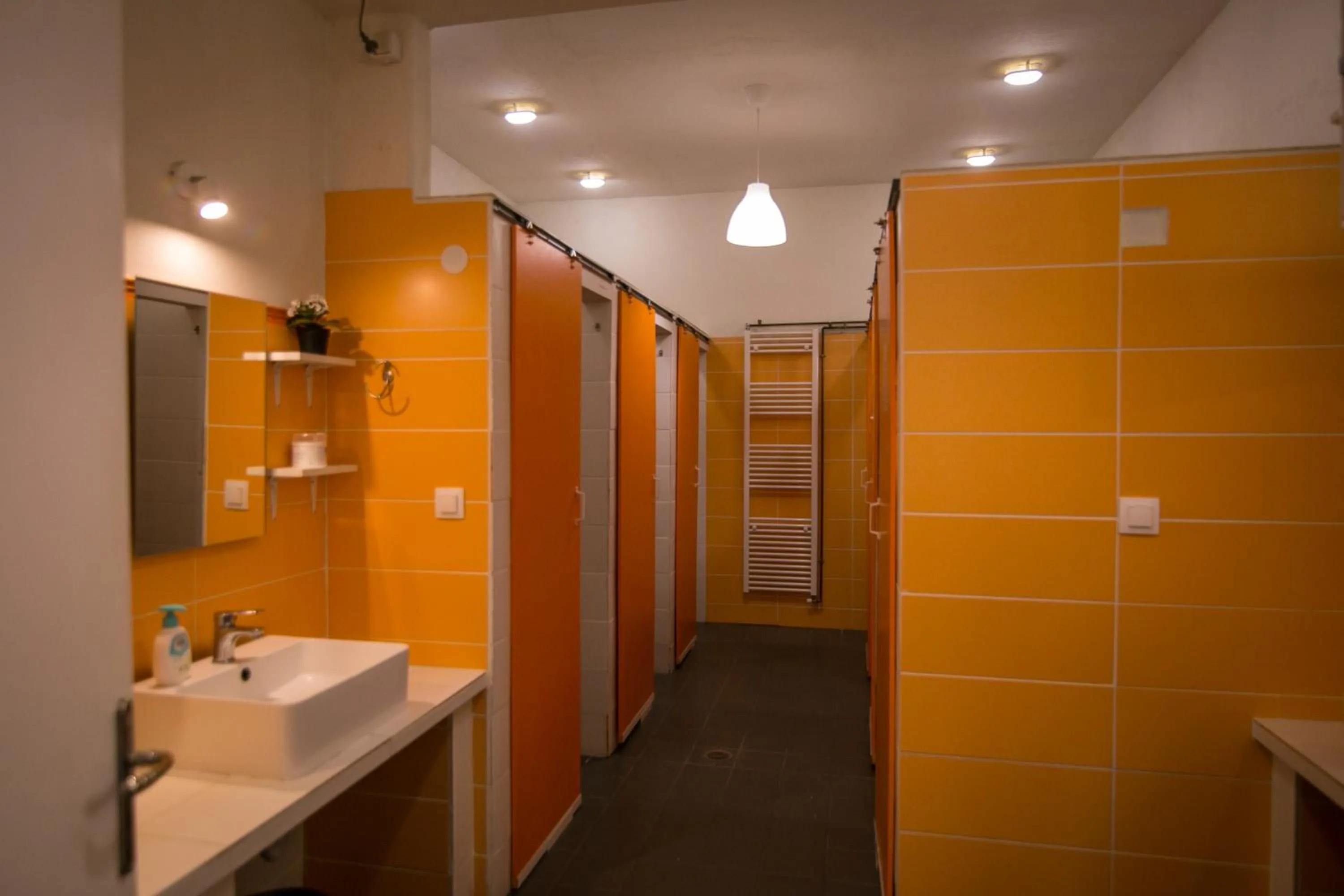 Shower in The Holy Rock - Hostel at meteora
