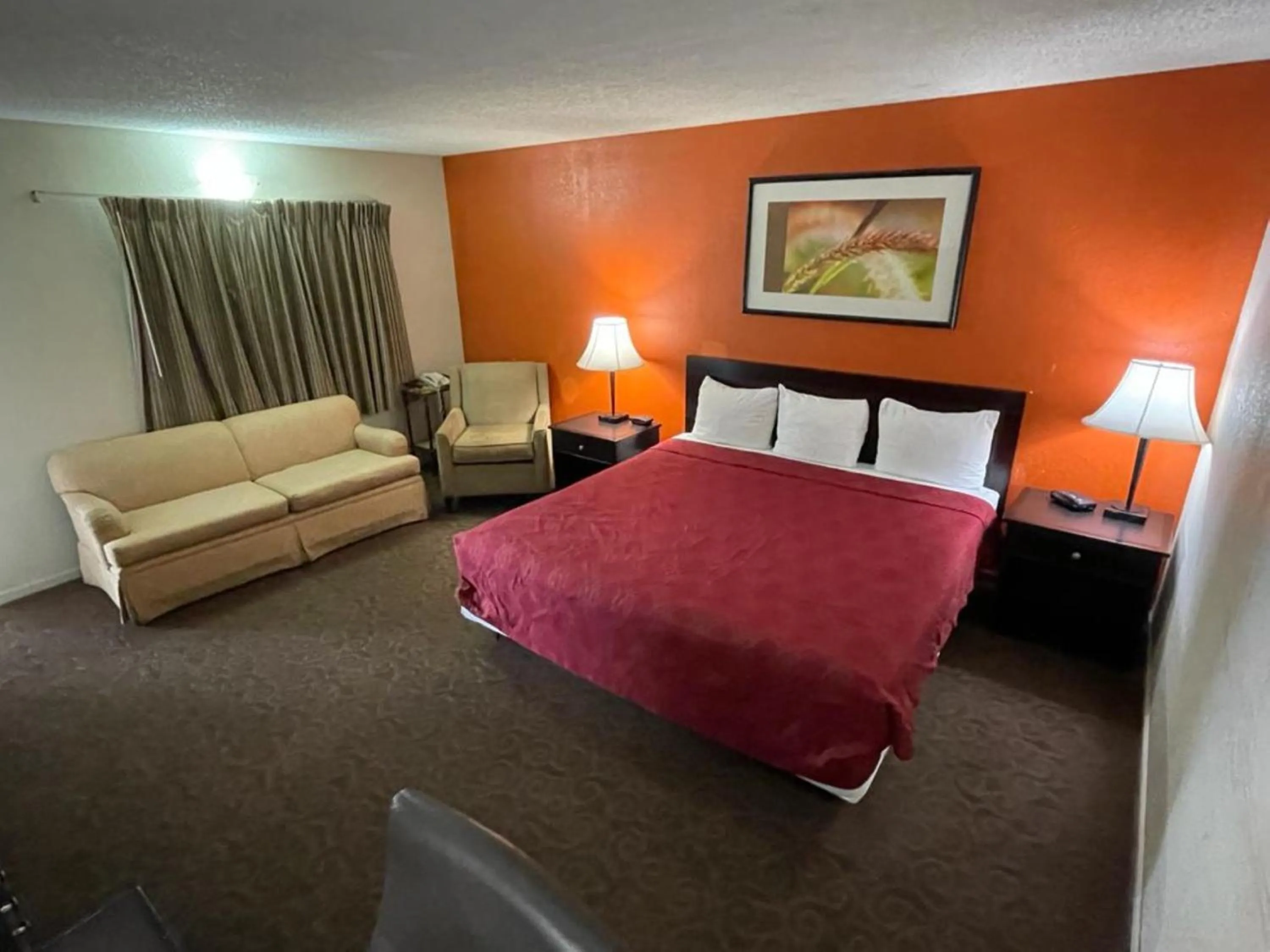 Bed in Knights Inn & Suites Emporia