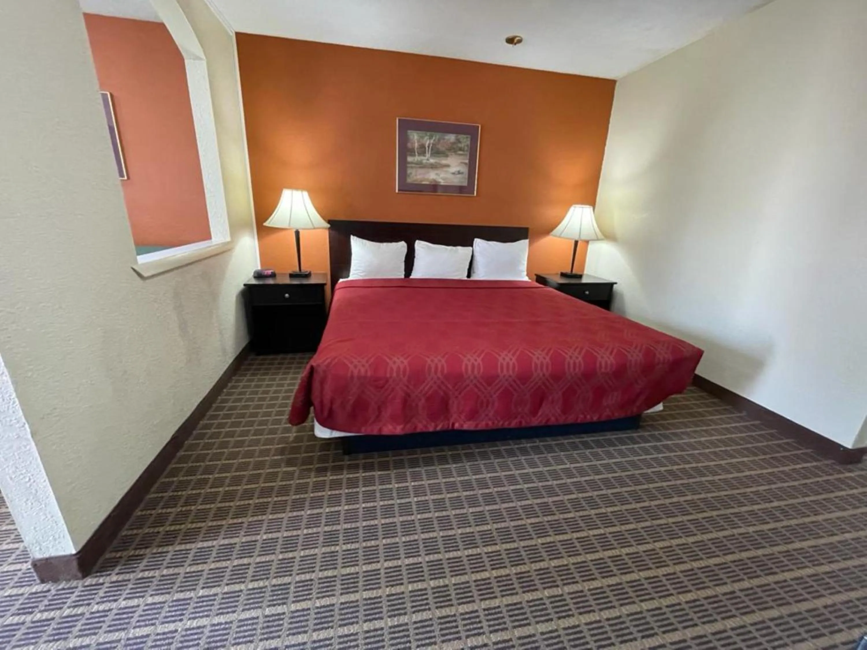 Bed in Knights Inn & Suites Emporia