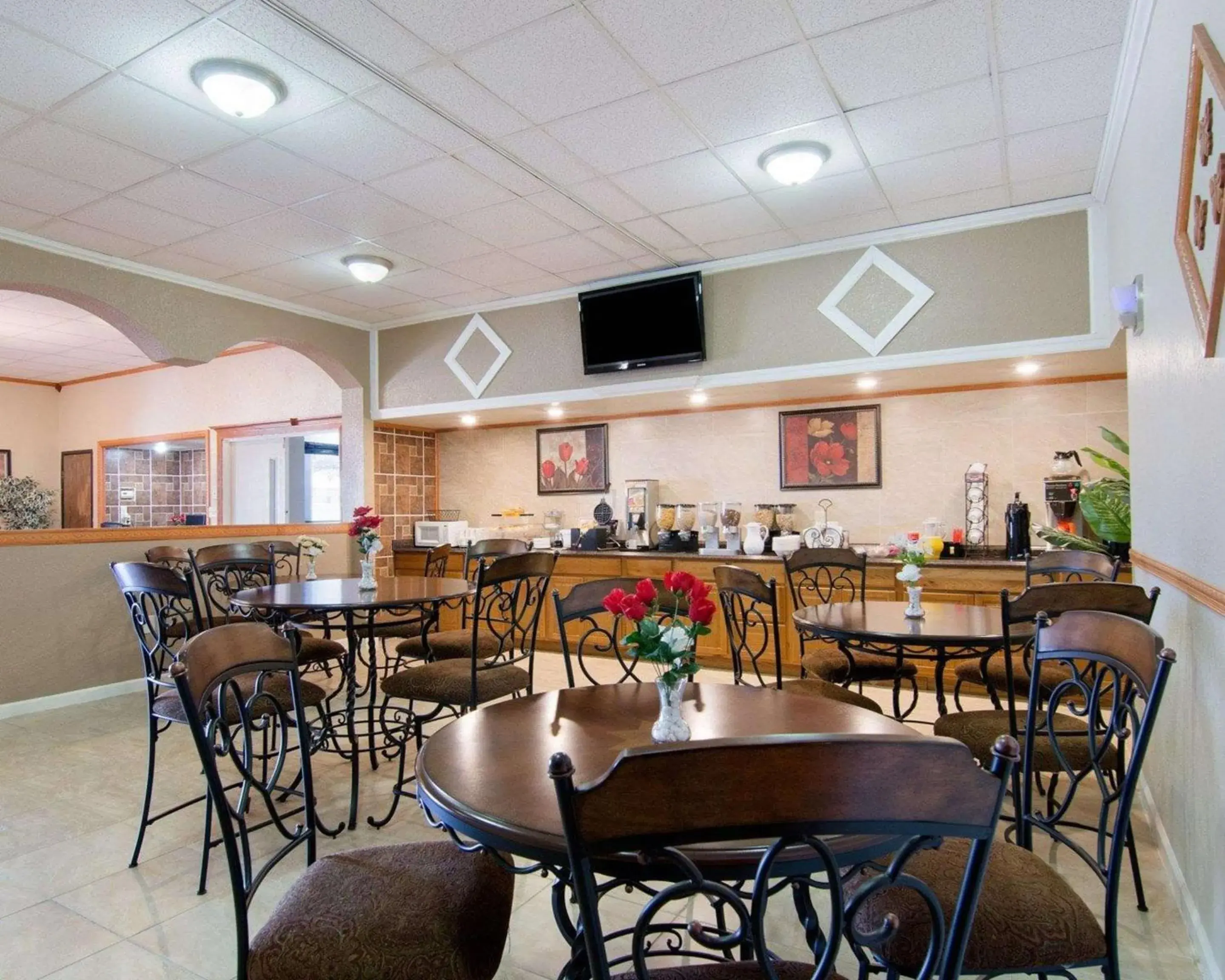 Restaurant/places to eat in Knights Inn & Suites Emporia Restaurant/places to eat in Knights Inn & Suites Emporia