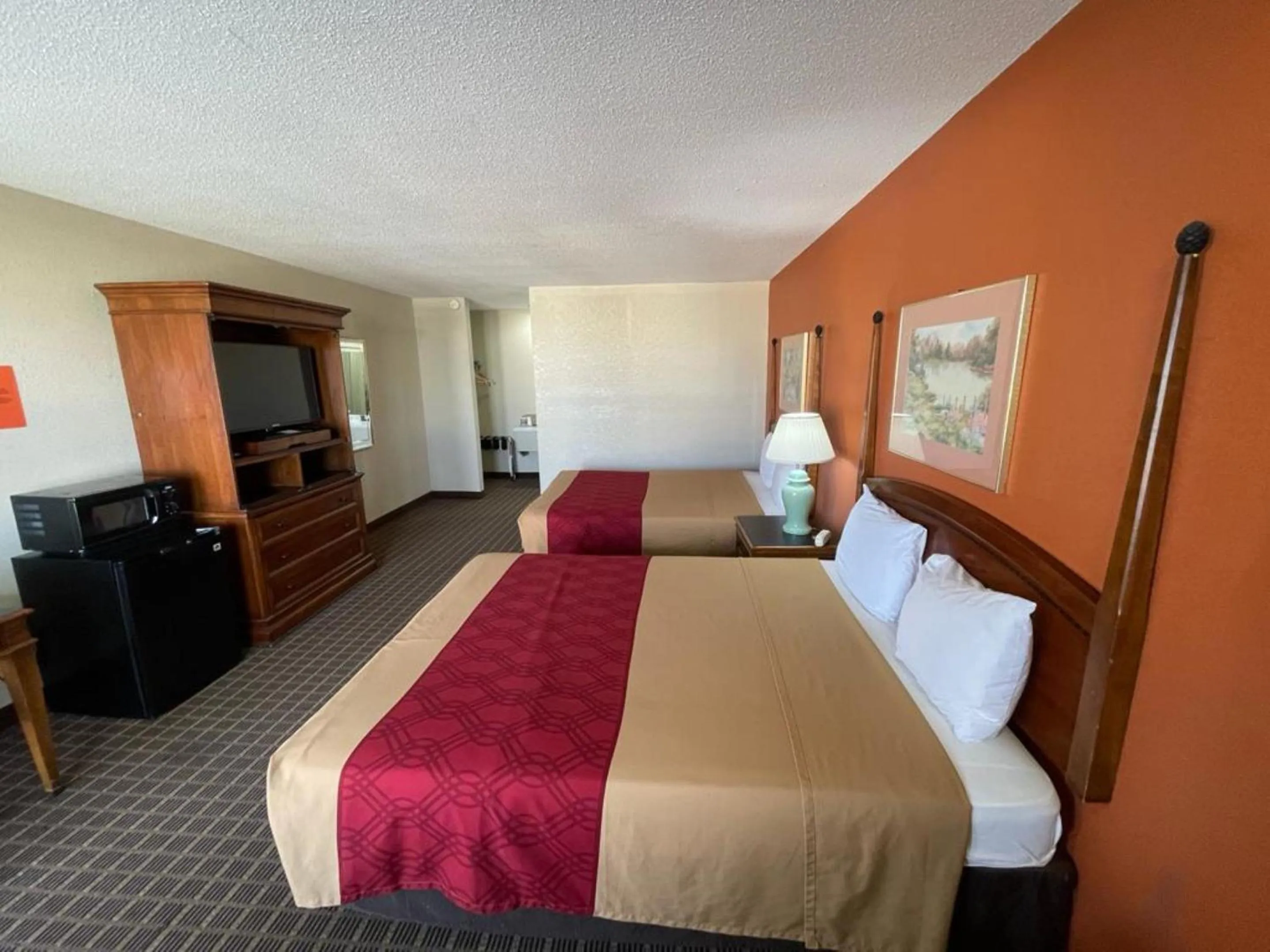 Bed in Knights Inn & Suites Emporia