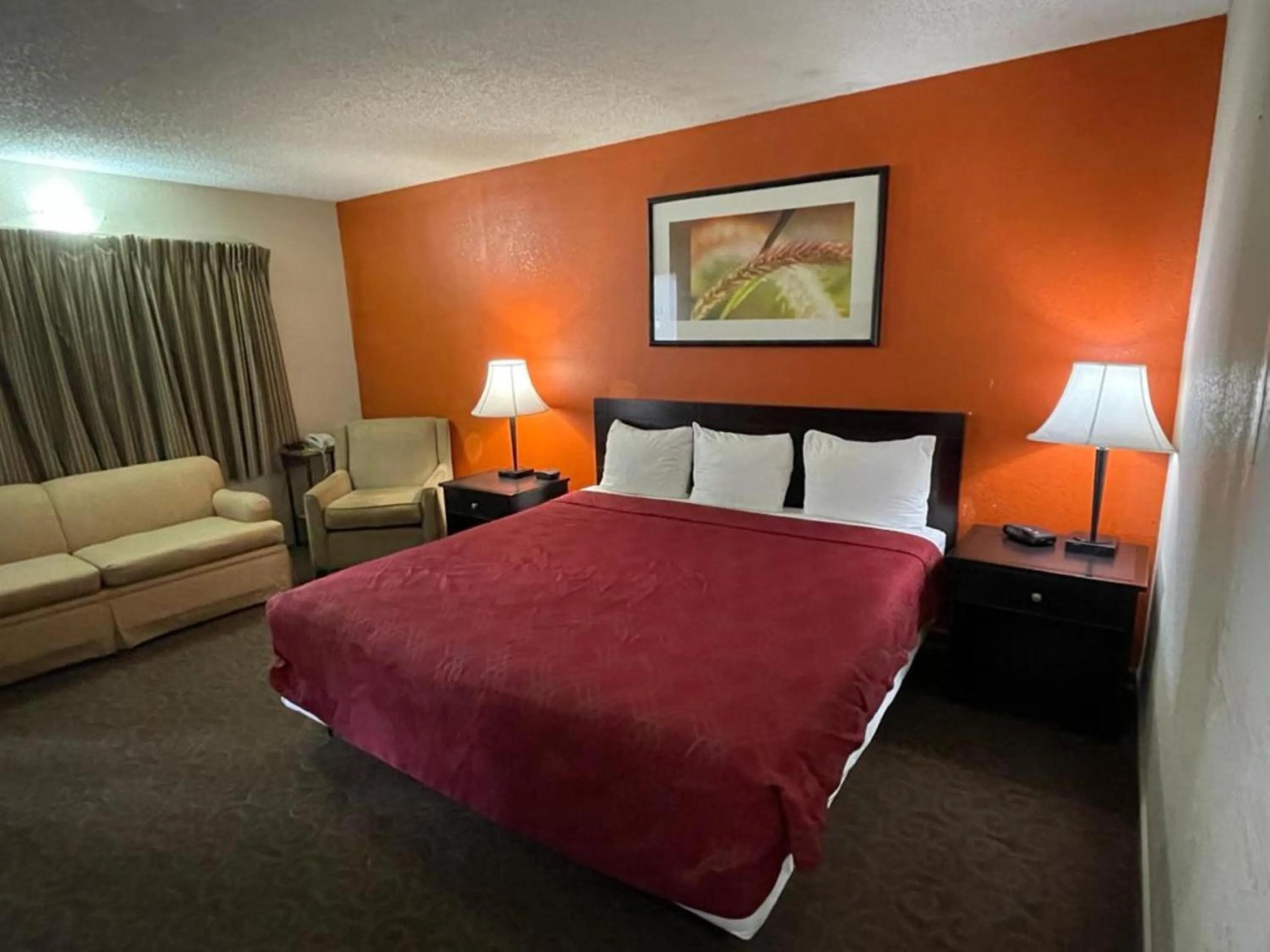 Bed in Knights Inn & Suites Emporia