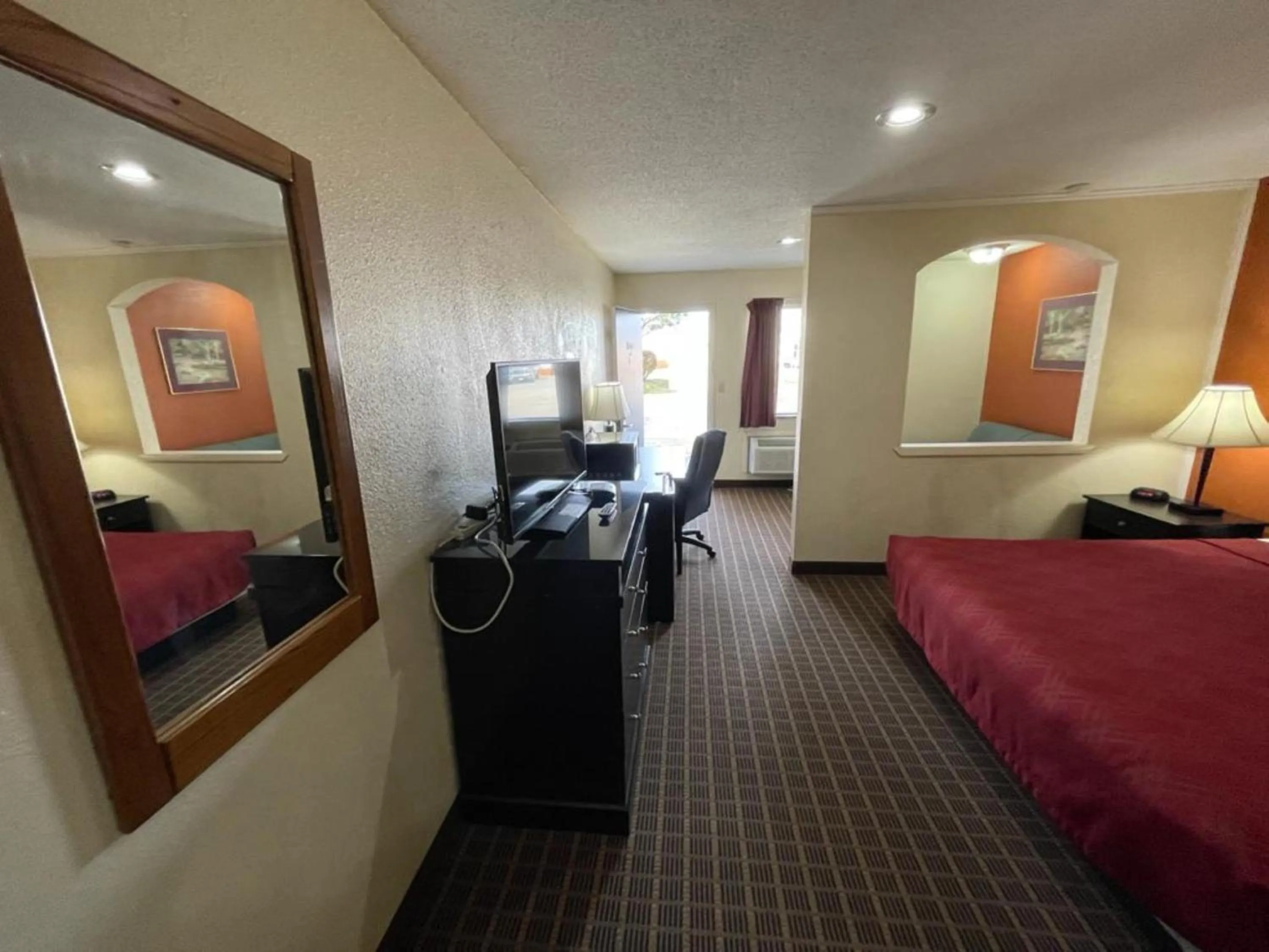 Bed in Knights Inn & Suites Emporia