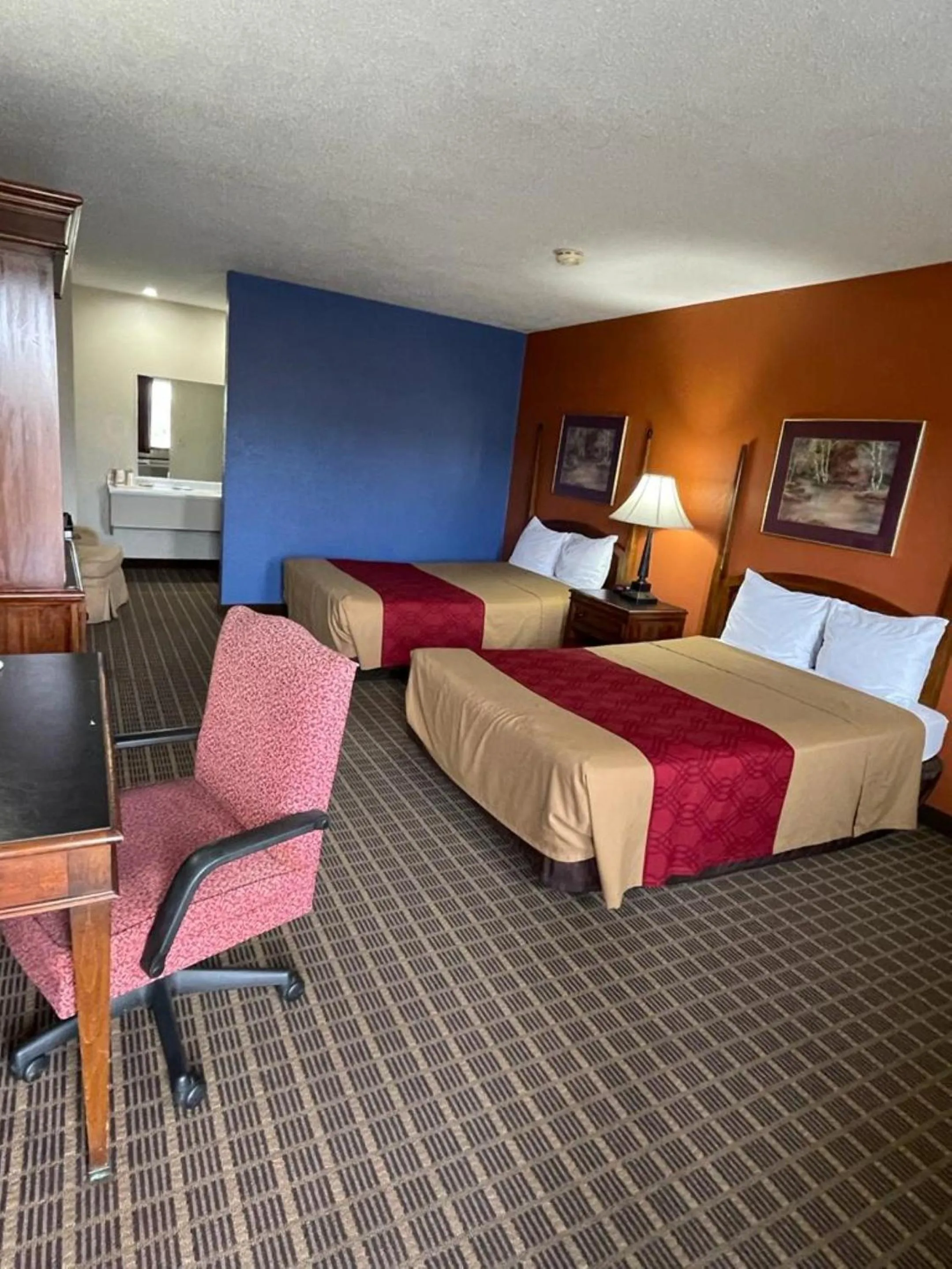 Bed in Knights Inn & Suites Emporia