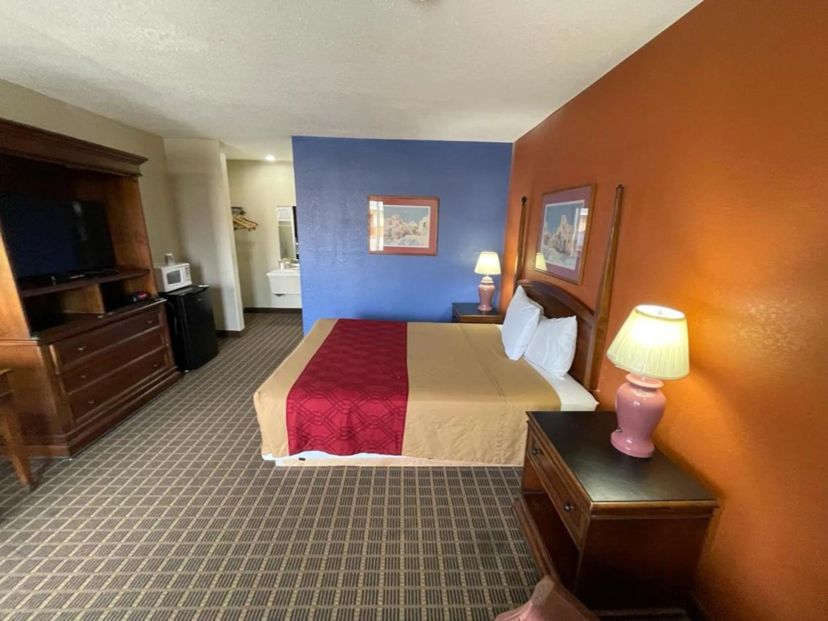 Bed in Knights Inn & Suites Emporia