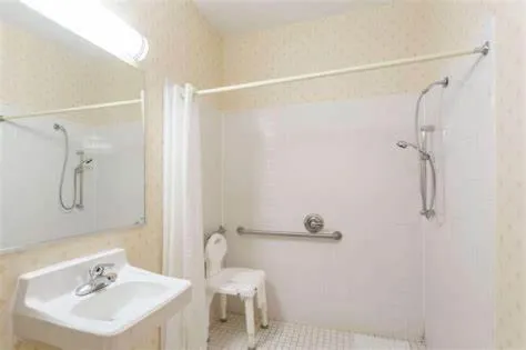 Super 8 by Wyndham Huntington WV