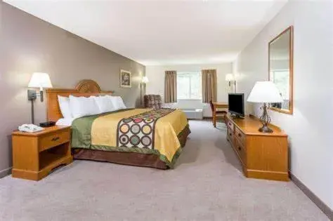 King Room with Roll-In Shower - Disability Access/Non Smoking in Super 8 by Wyndham Huntington WV King Room with Roll-In Shower - Disability Access/Non Smoking in Super 8 by Wyndham Huntington WV