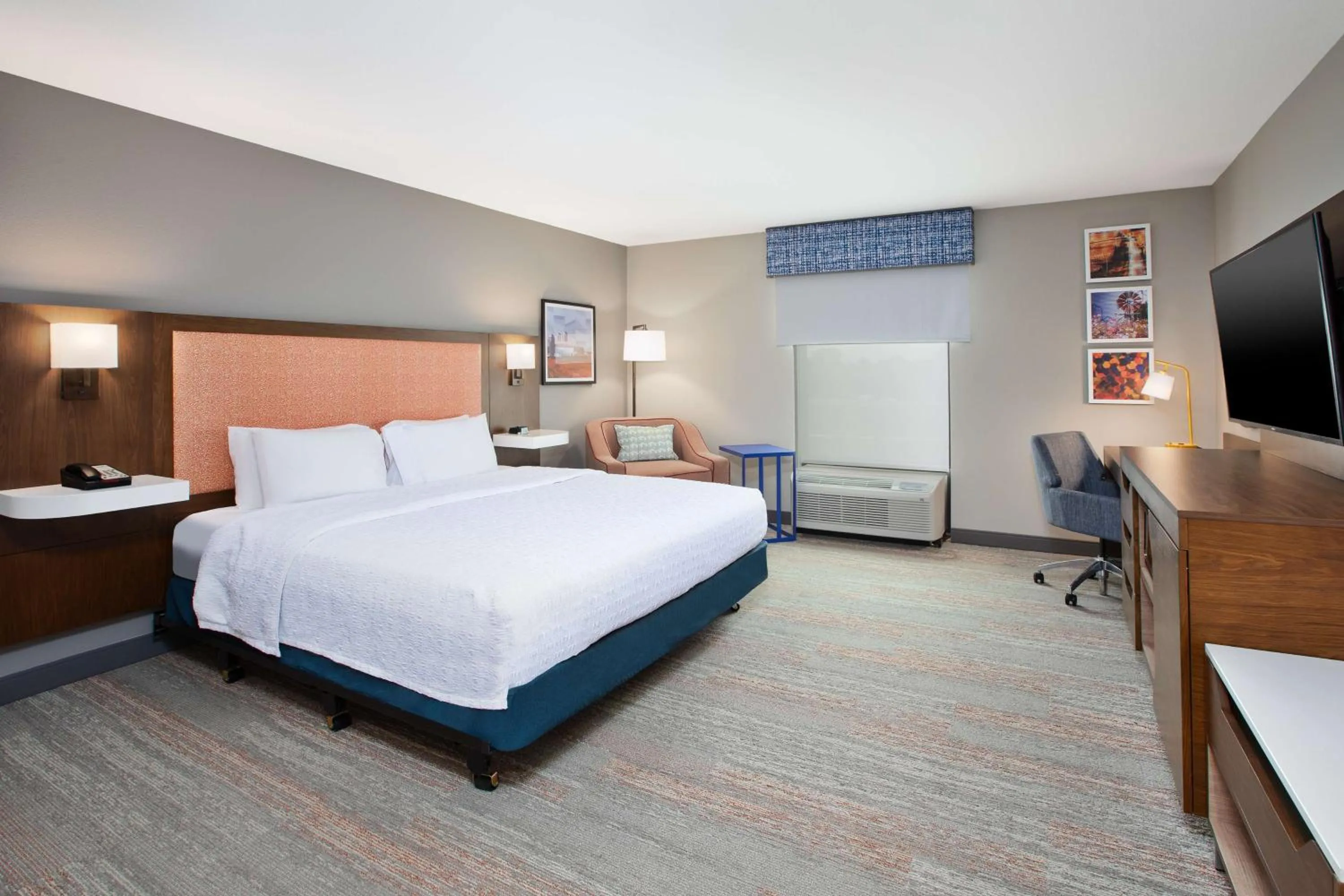 Bed in Hampton Inn Clinton