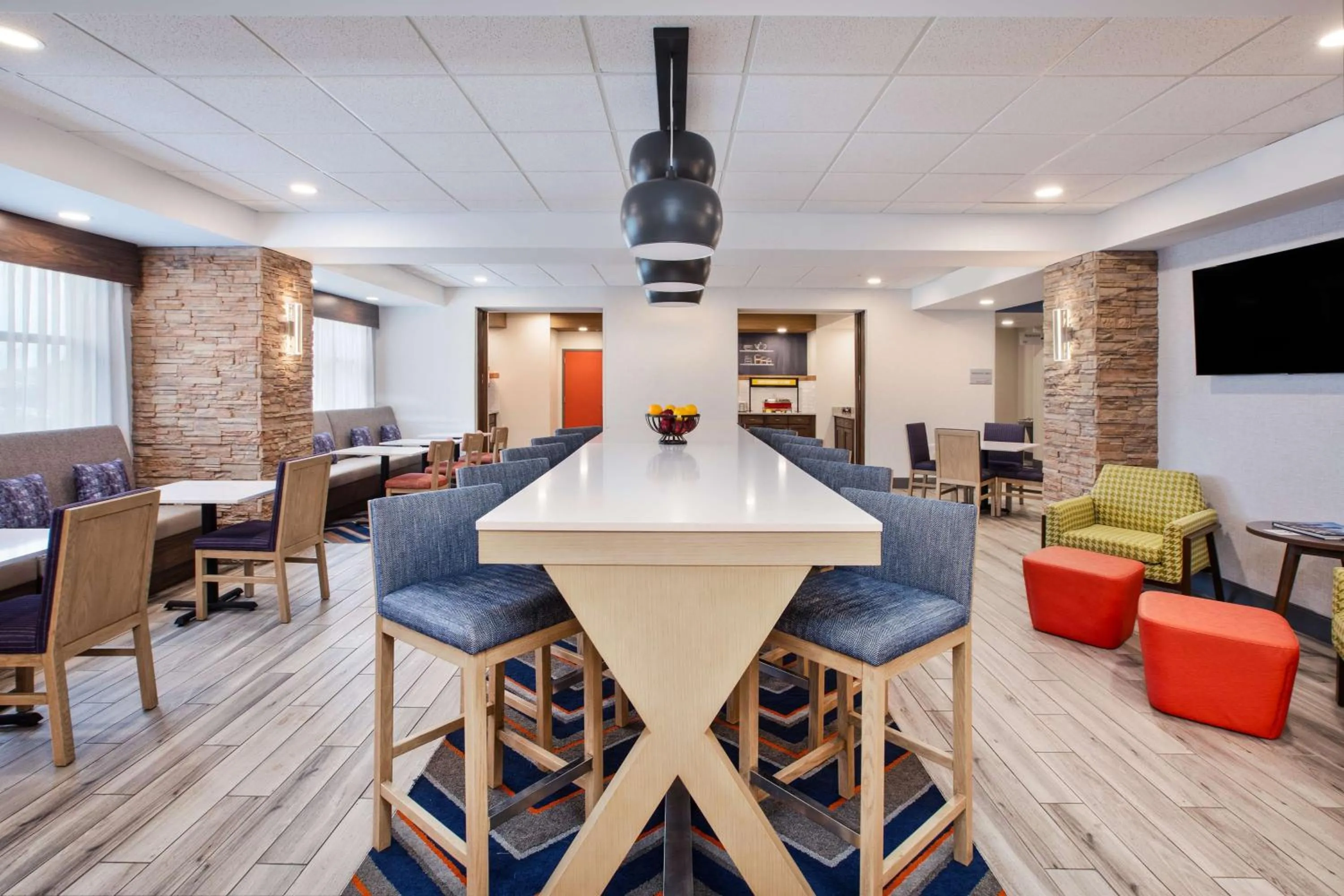 Dining area in Hampton Inn Clinton