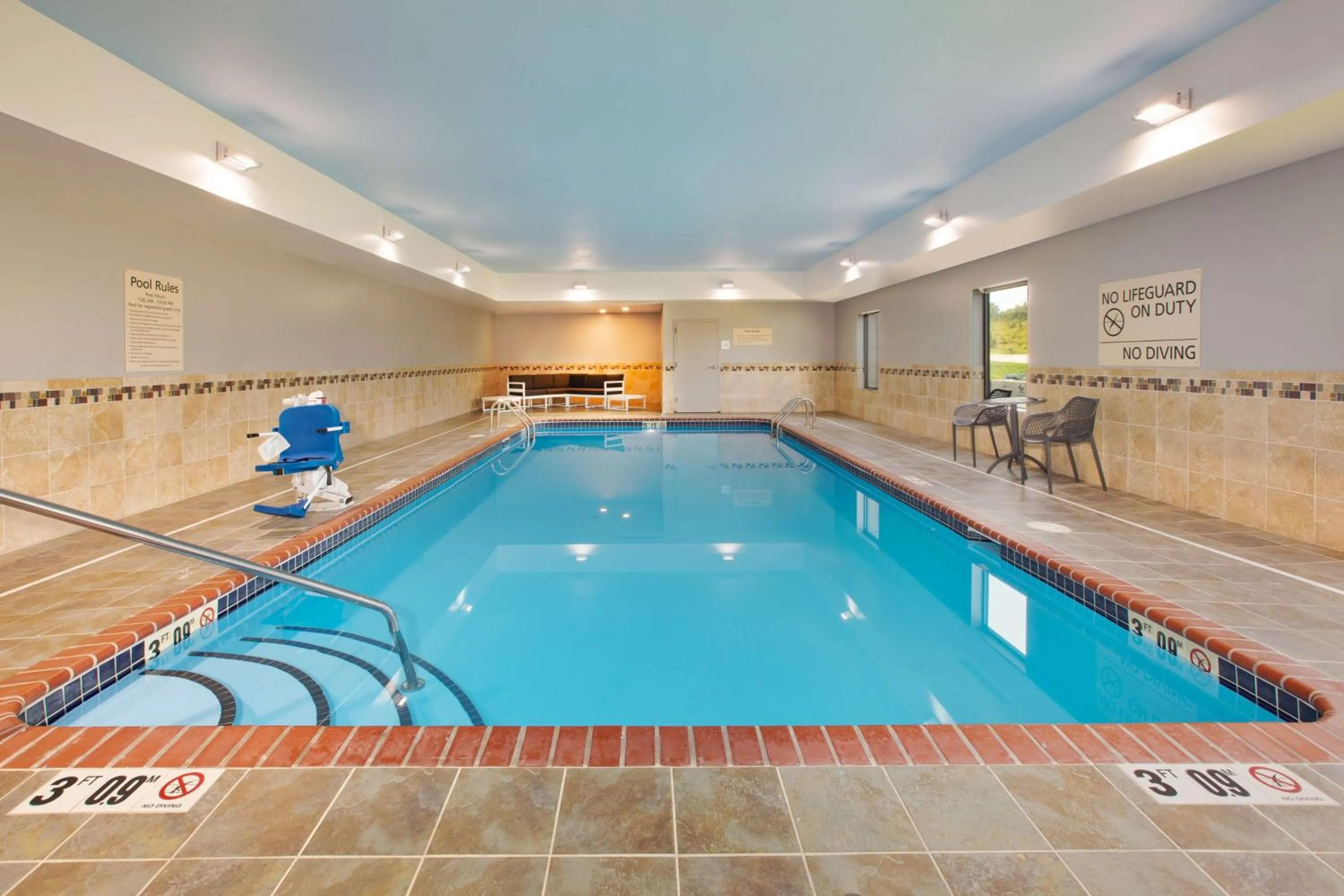 Pool view in Hampton Inn Clinton