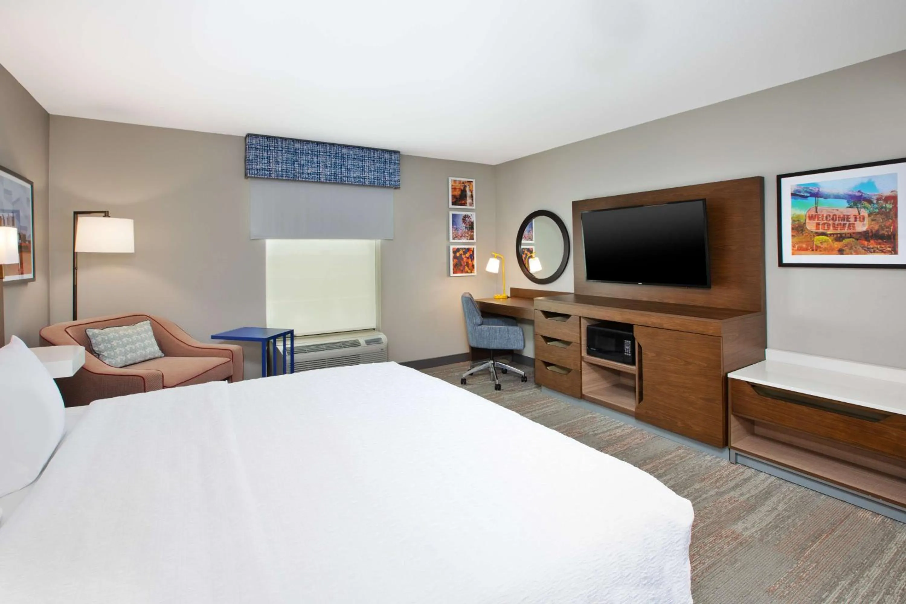 Bedroom, Bed in Hampton Inn Clinton