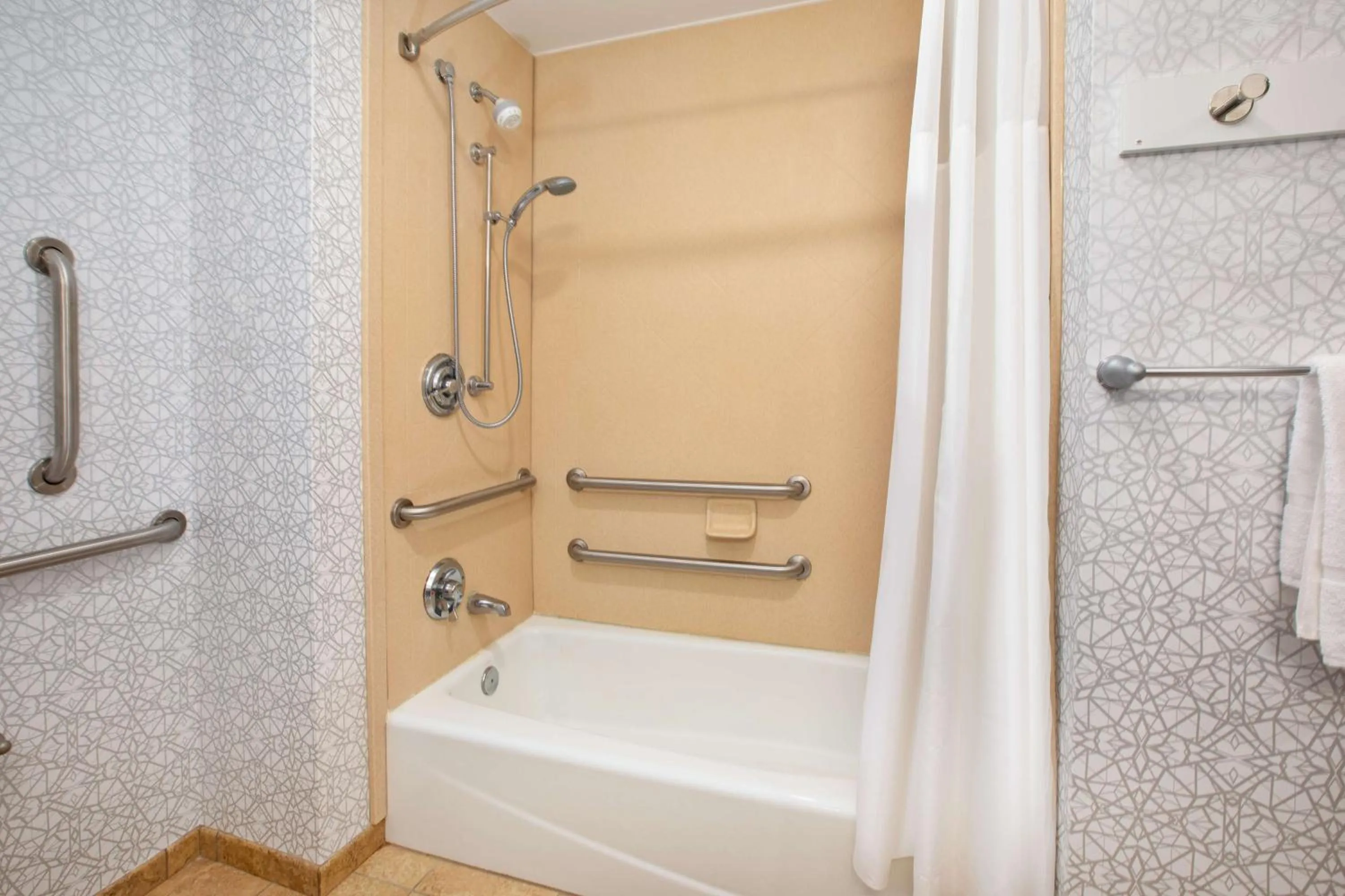 Bathroom in Hampton Inn Clinton