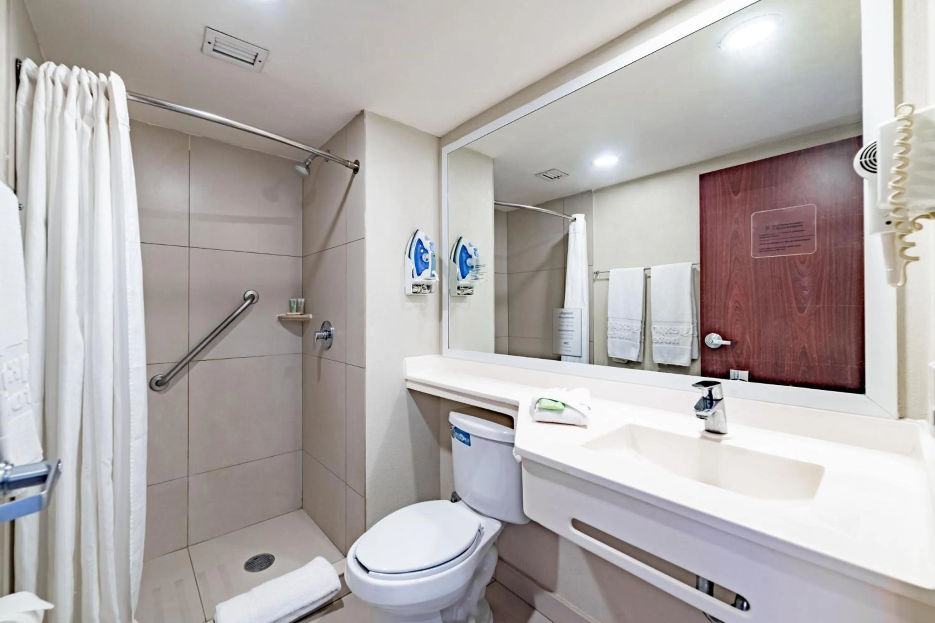 Bathroom in City Express by Marriott Villahermosa