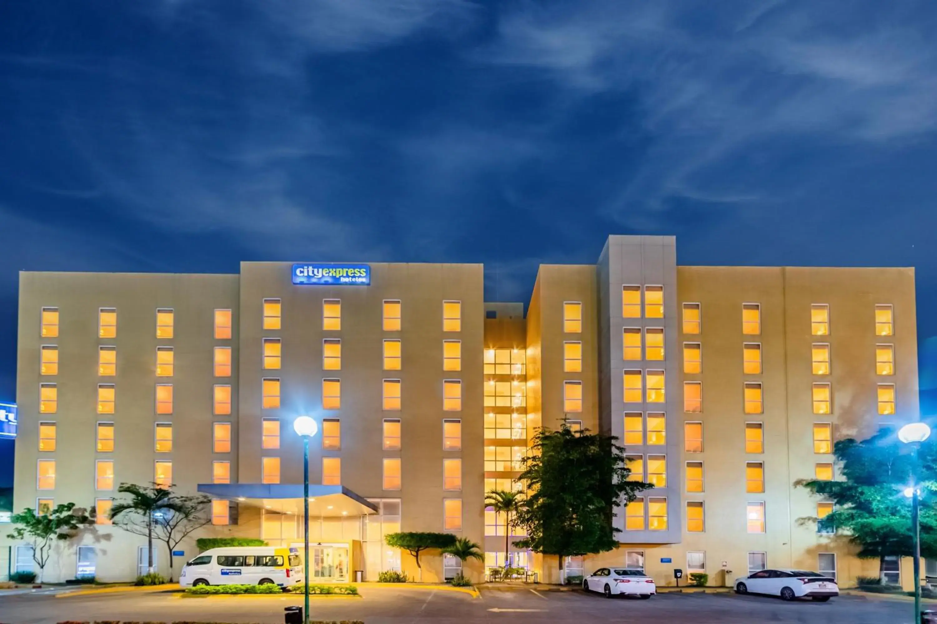 Property building in City Express by Marriott Villahermosa Property building in City Express by Marriott Villahermosa