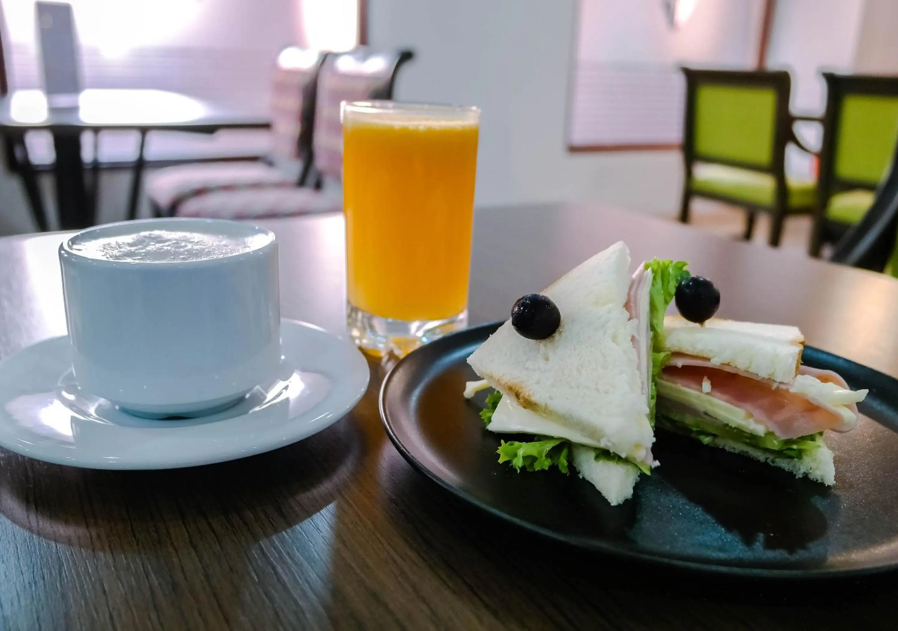 Food and drinks in Hotel Internacional La Triada