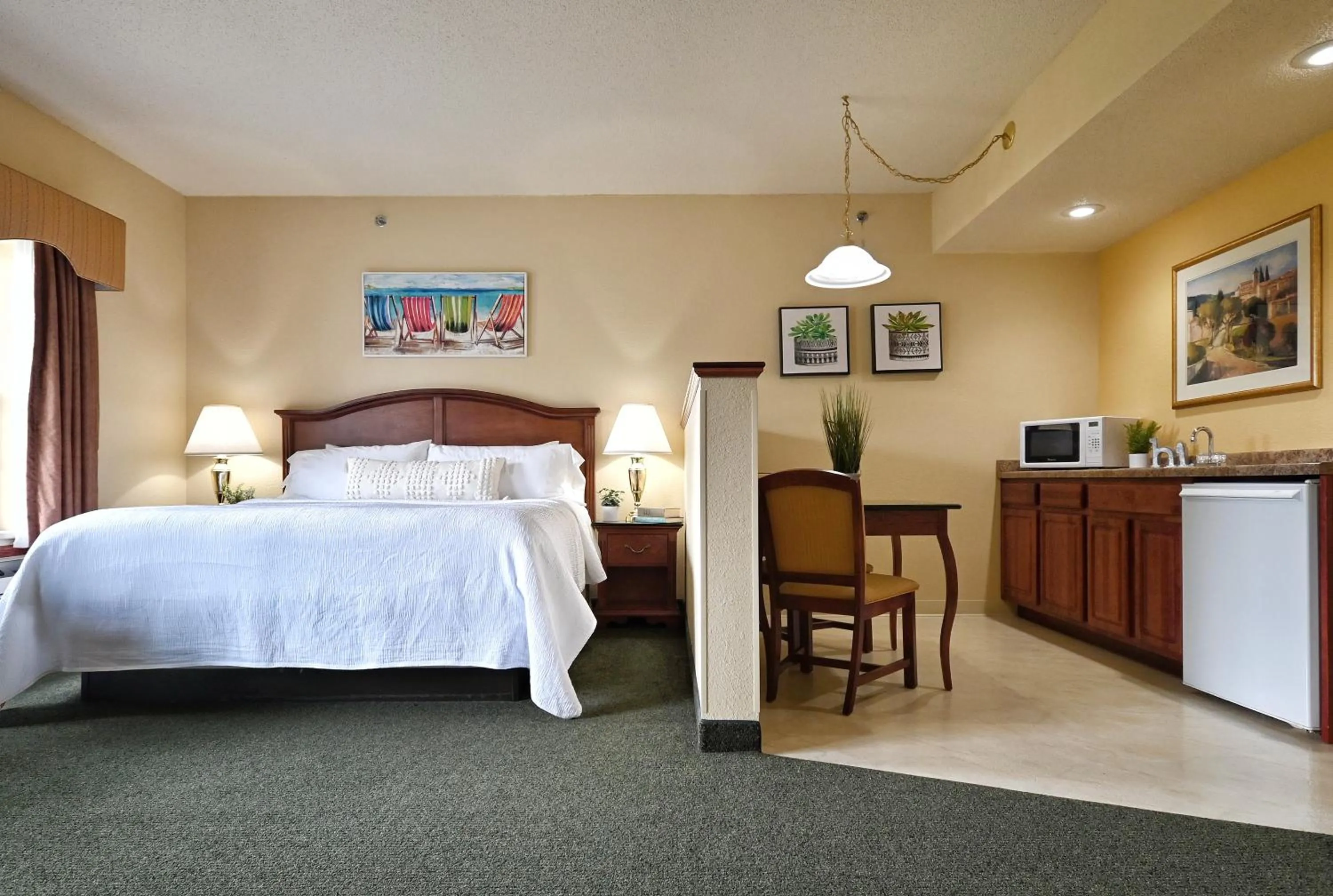 Photo of the whole room in Four Seasons Island Resort