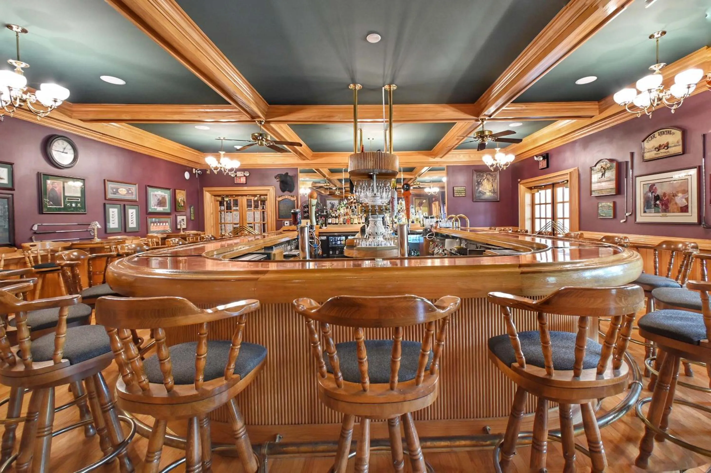 Restaurant/places to eat in Four Seasons Island Resort