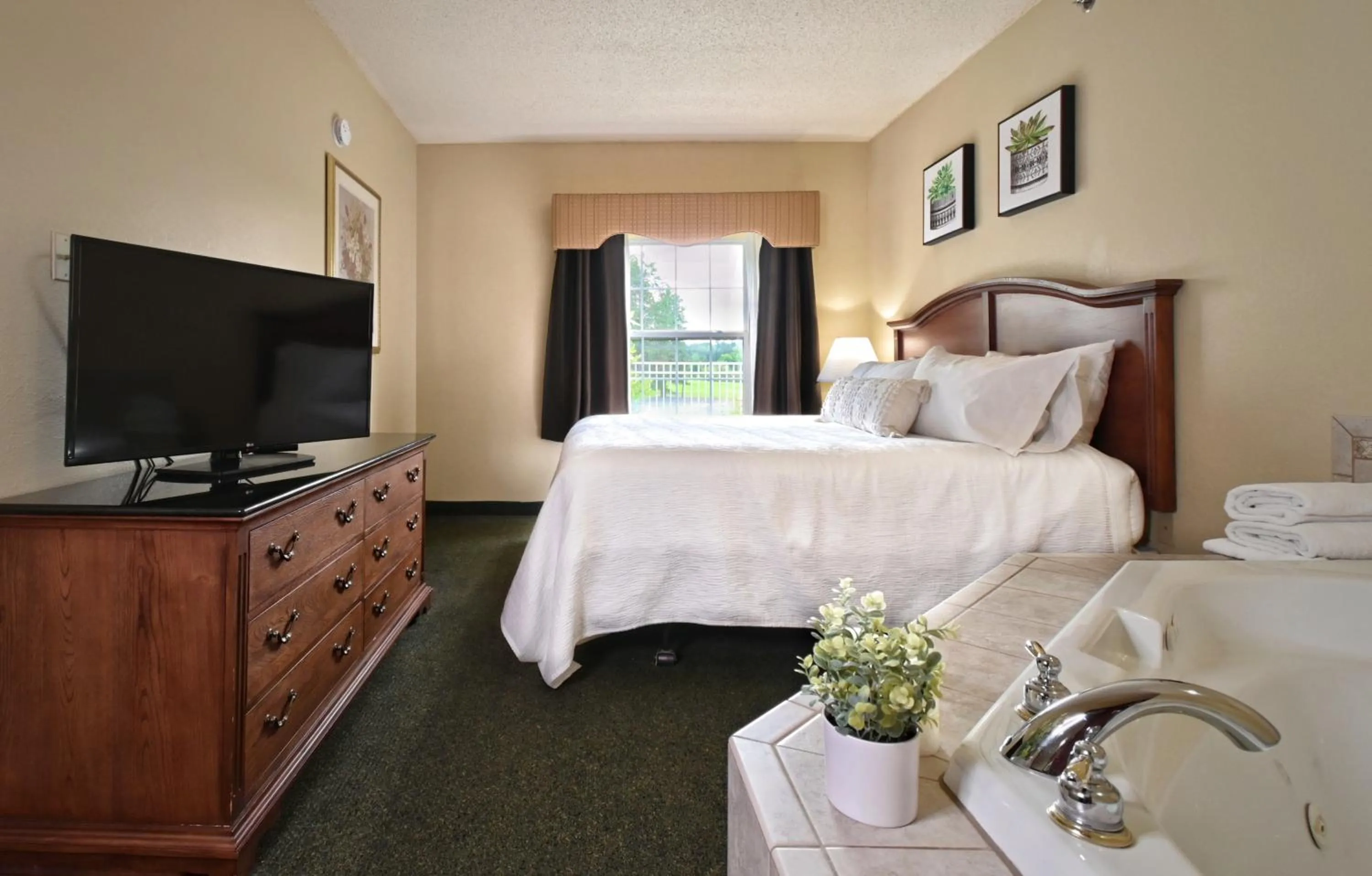 Bed in Four Seasons Island Resort