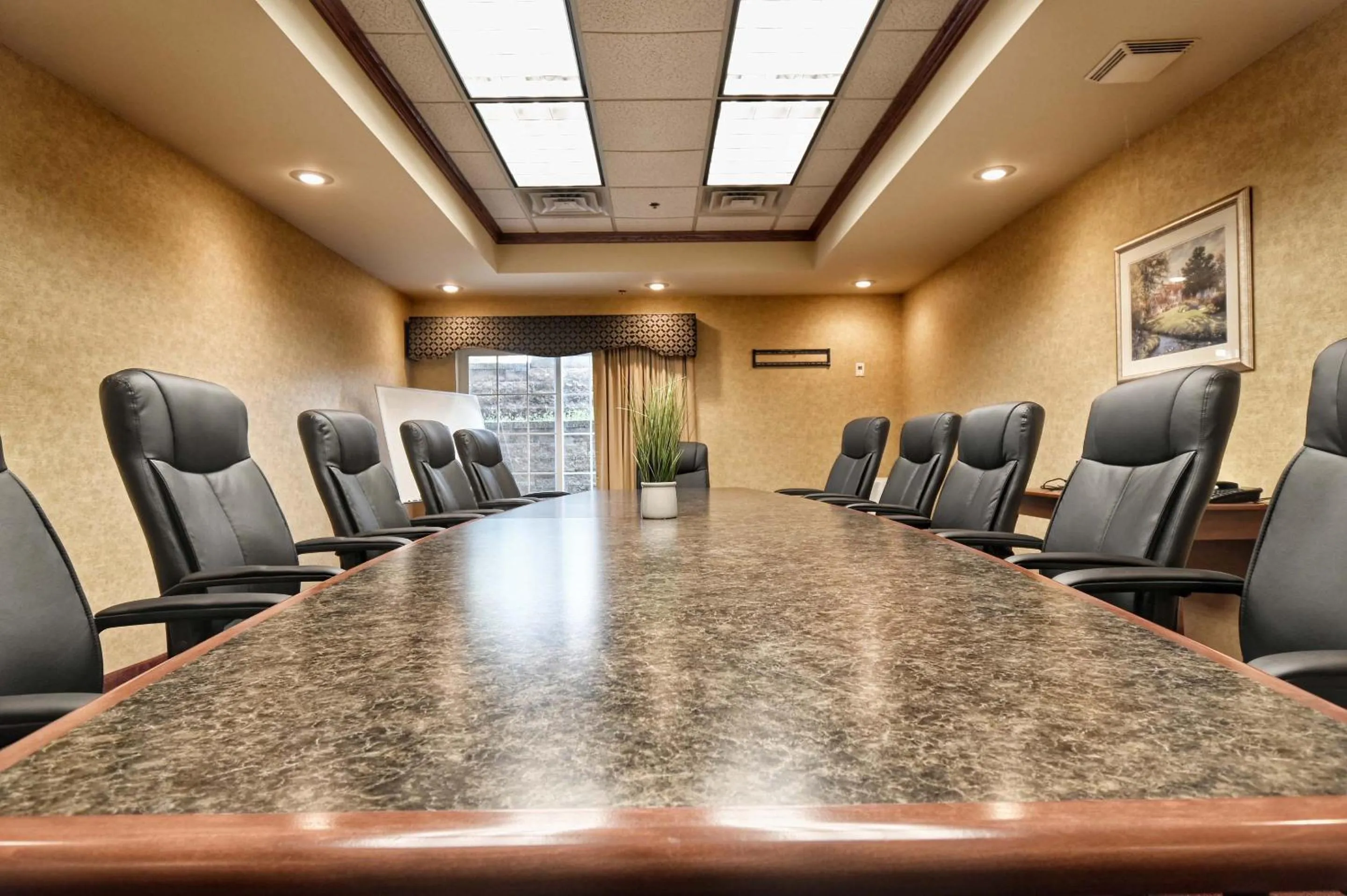 Business facilities in Four Seasons Island Resort