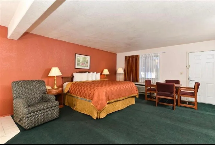 Bed in American Best Value Inn Springerville