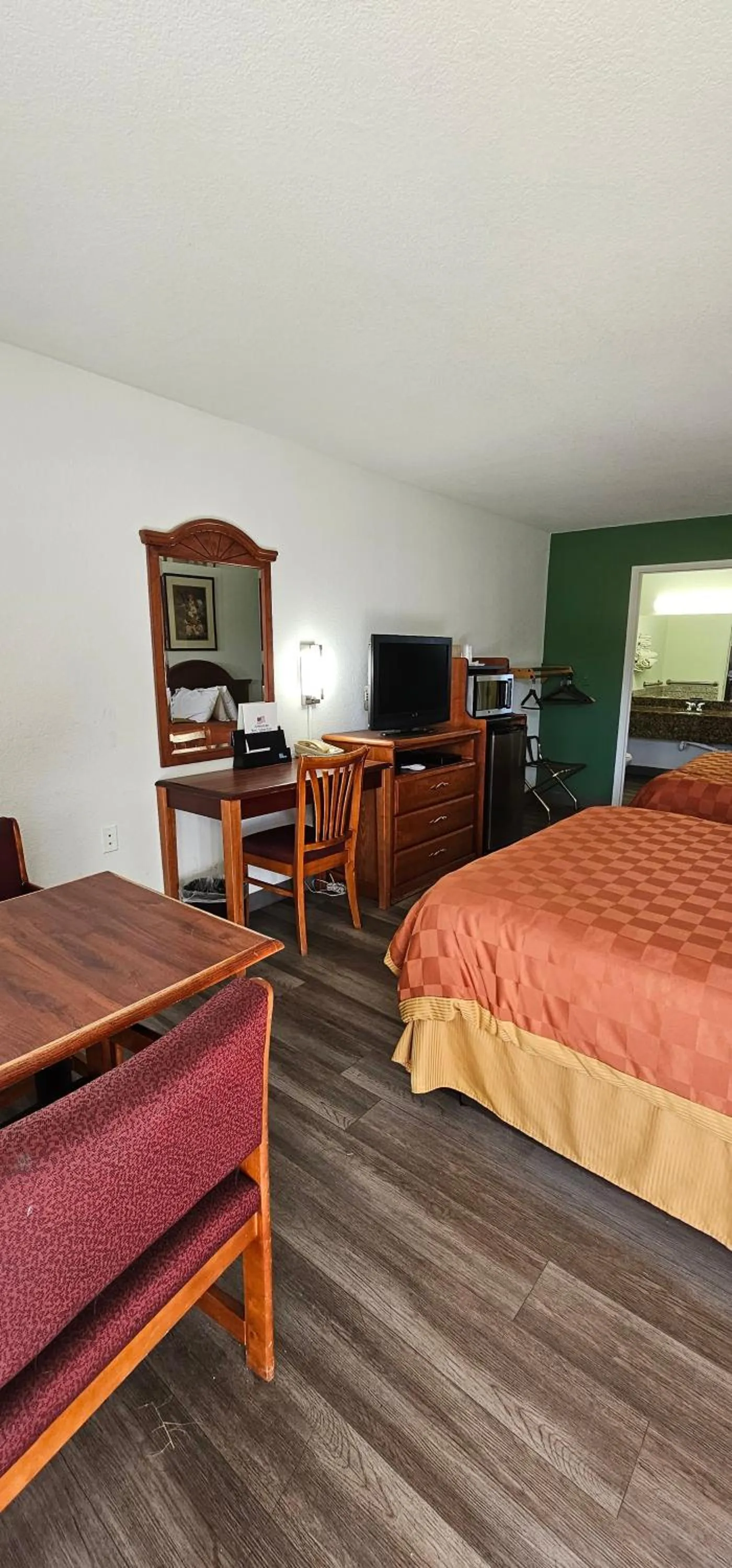 Bed in Travel Inn & Suite