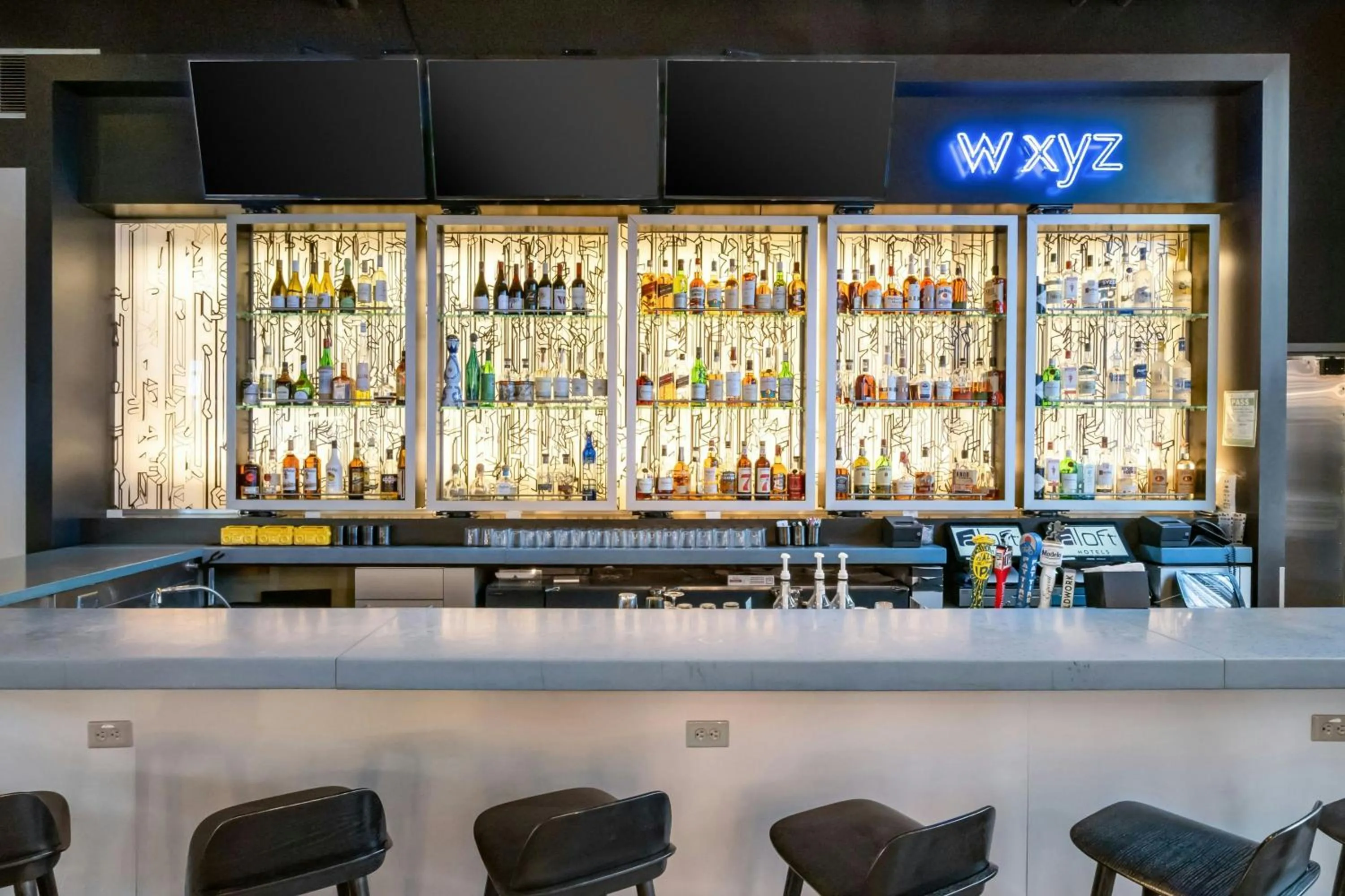 Lounge or bar in Aloft San Francisco Airport